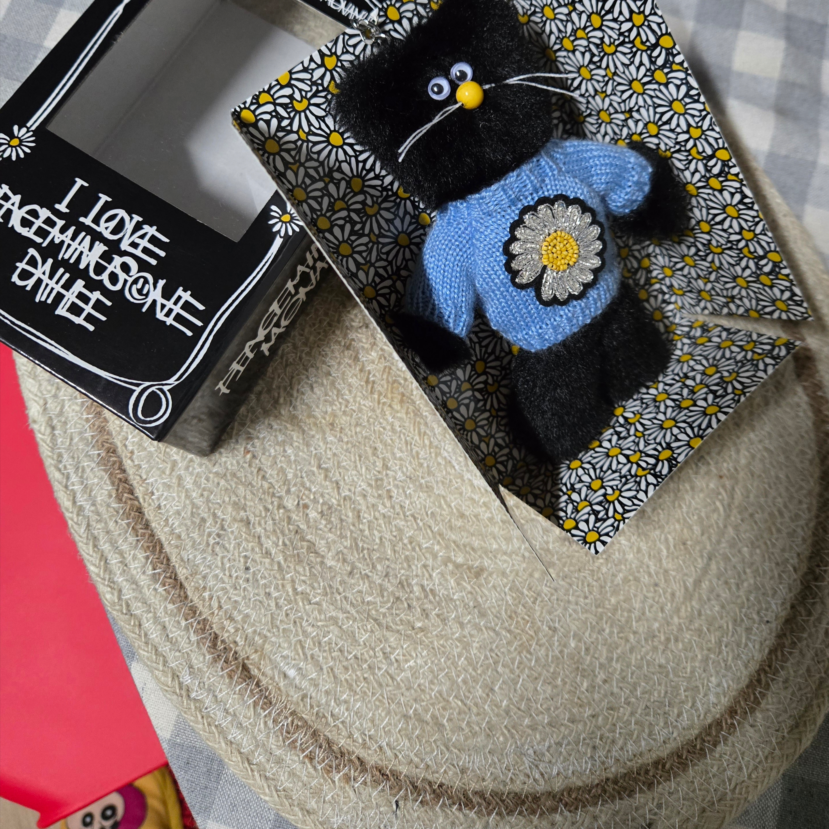Monamhee x Peaceminusone Daihee Plush Keyring 착용 스타일