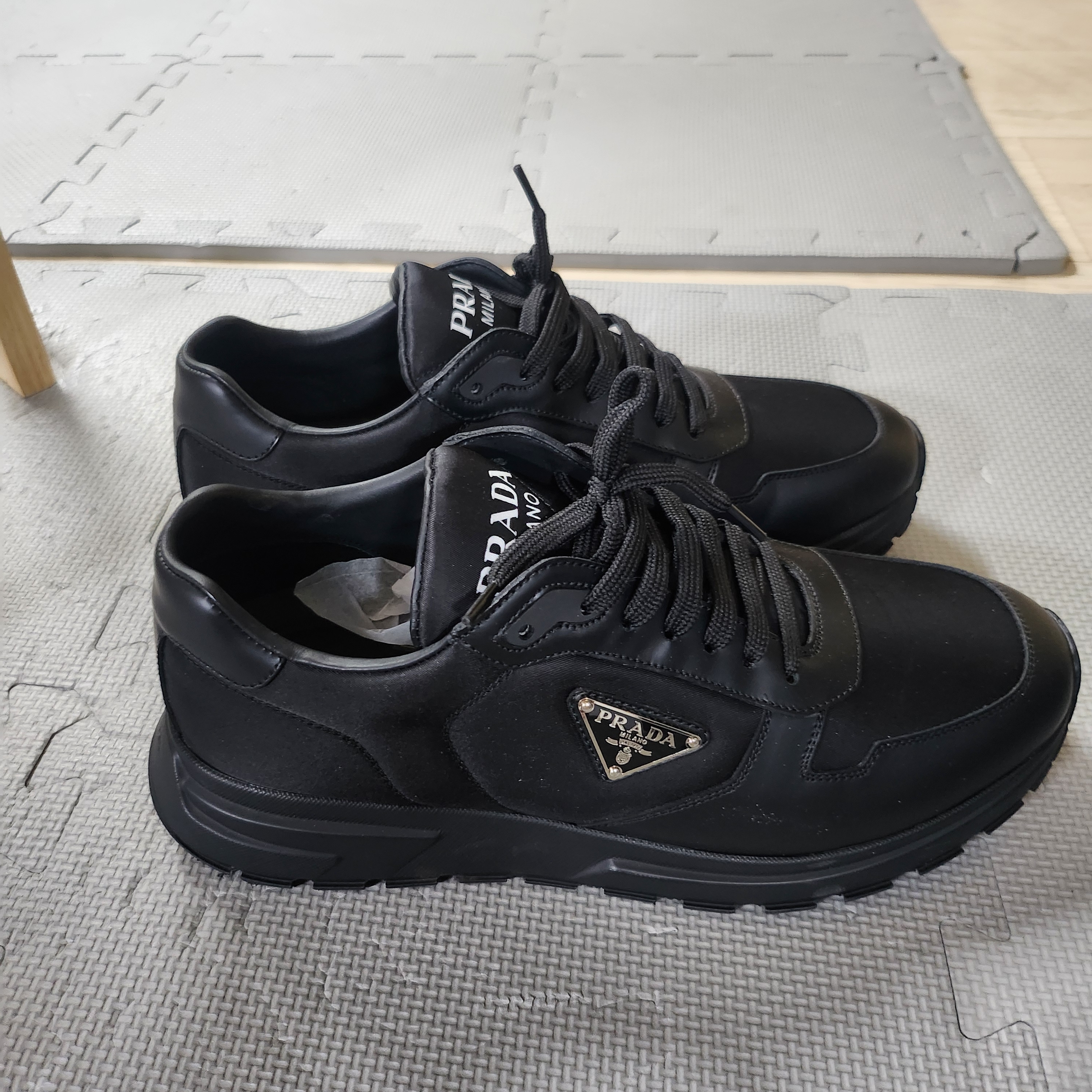 Prada Leather Re-Nylon High-Top Sneakers Black 착용 스타일