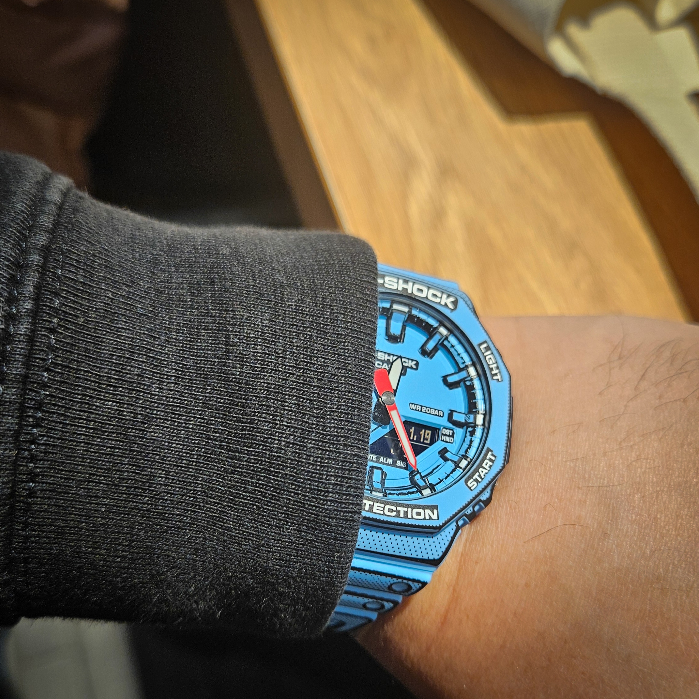 Casio G-Shock GA-2100MNG-2A 착용 스타일