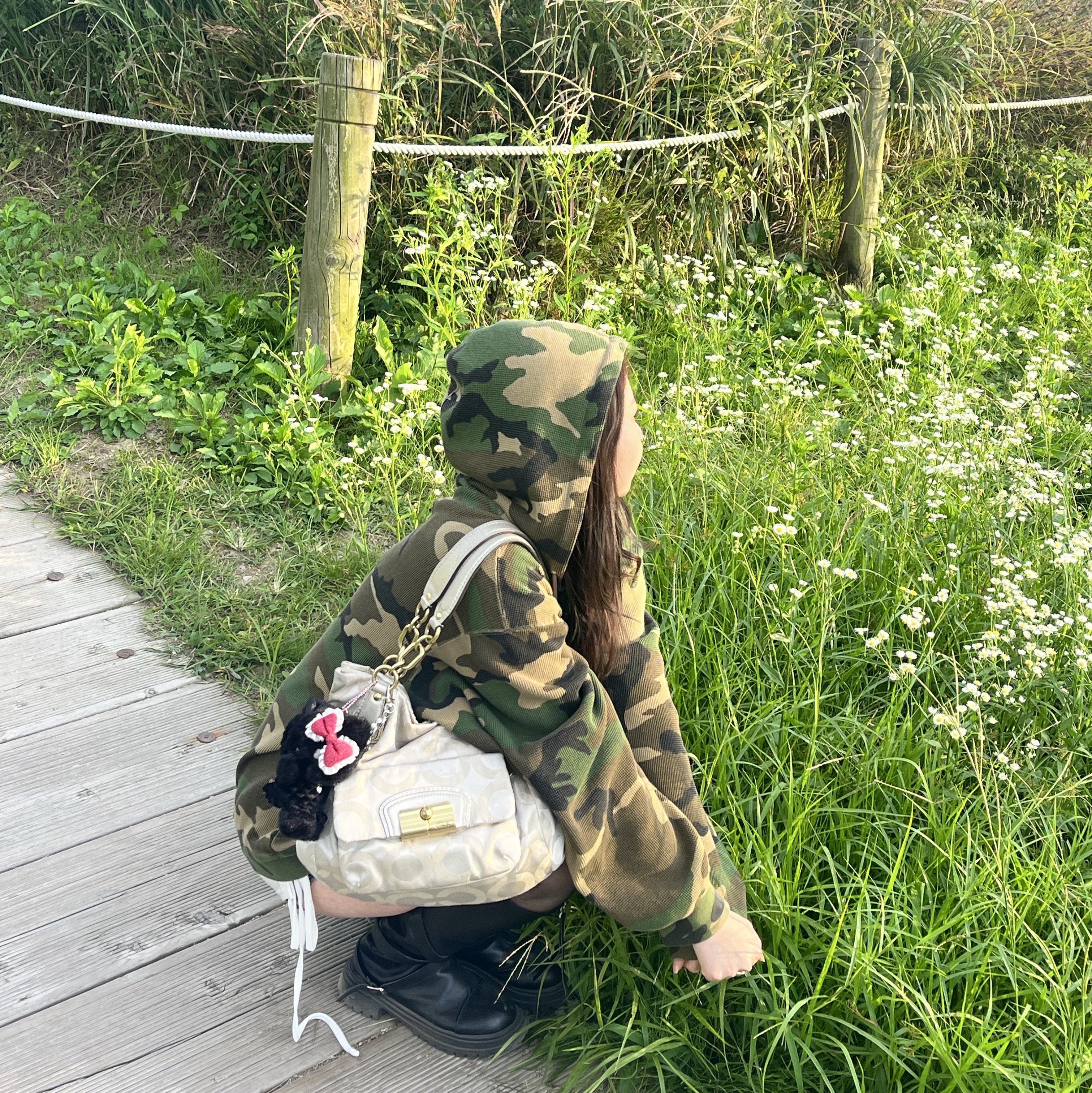 Supreme Small Box Zip Up Hooded Sweatshirt Woodland Camo - 24FW, Sanrio Hello Kitty Devil Mascot Holder 착용 스타일 - 1