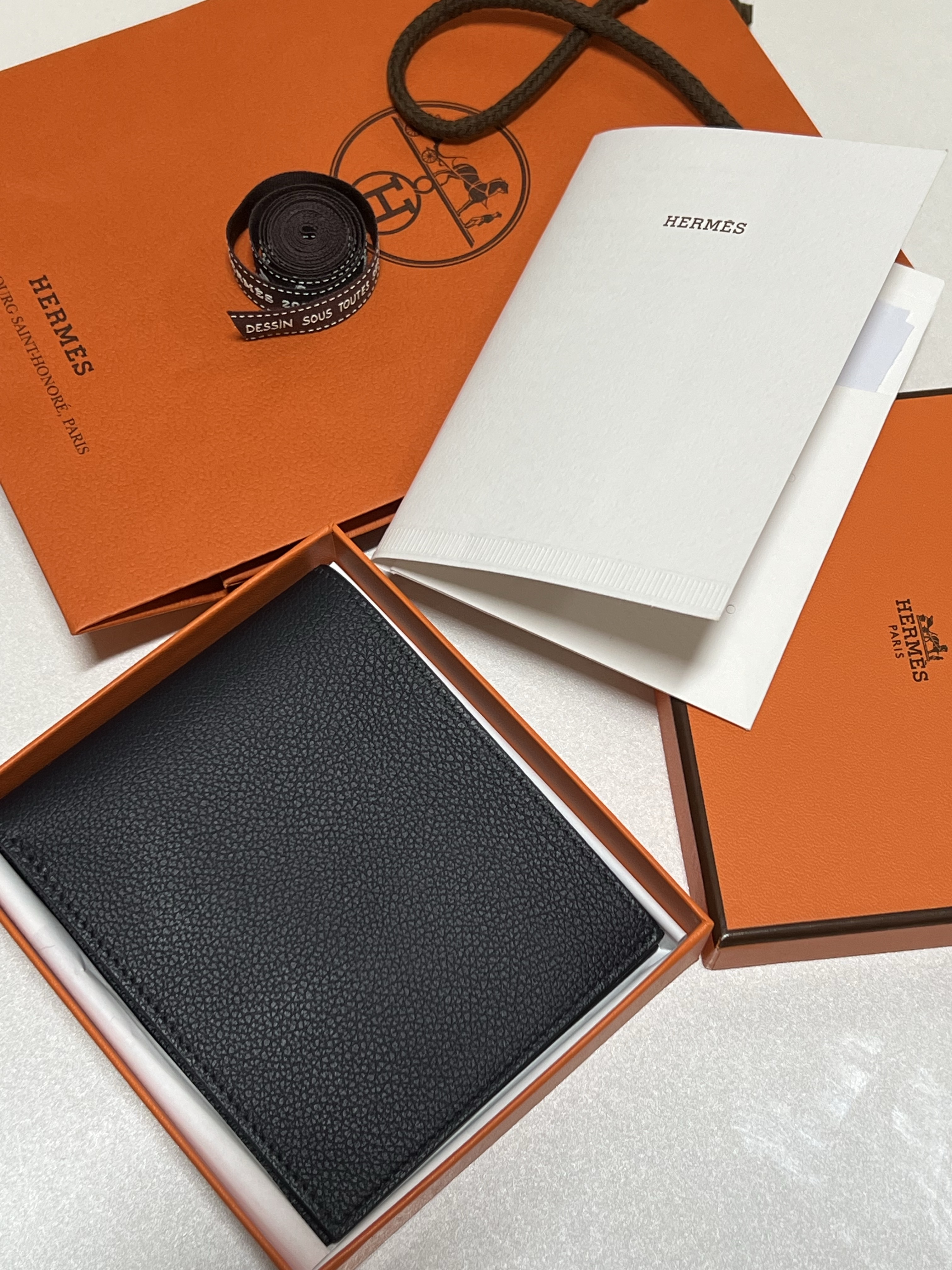 Hermes Citizen Twill Compact Card Holder Evercolor & Caban Bleu Riviera Vert Vertigo 착용 스타일 - 2