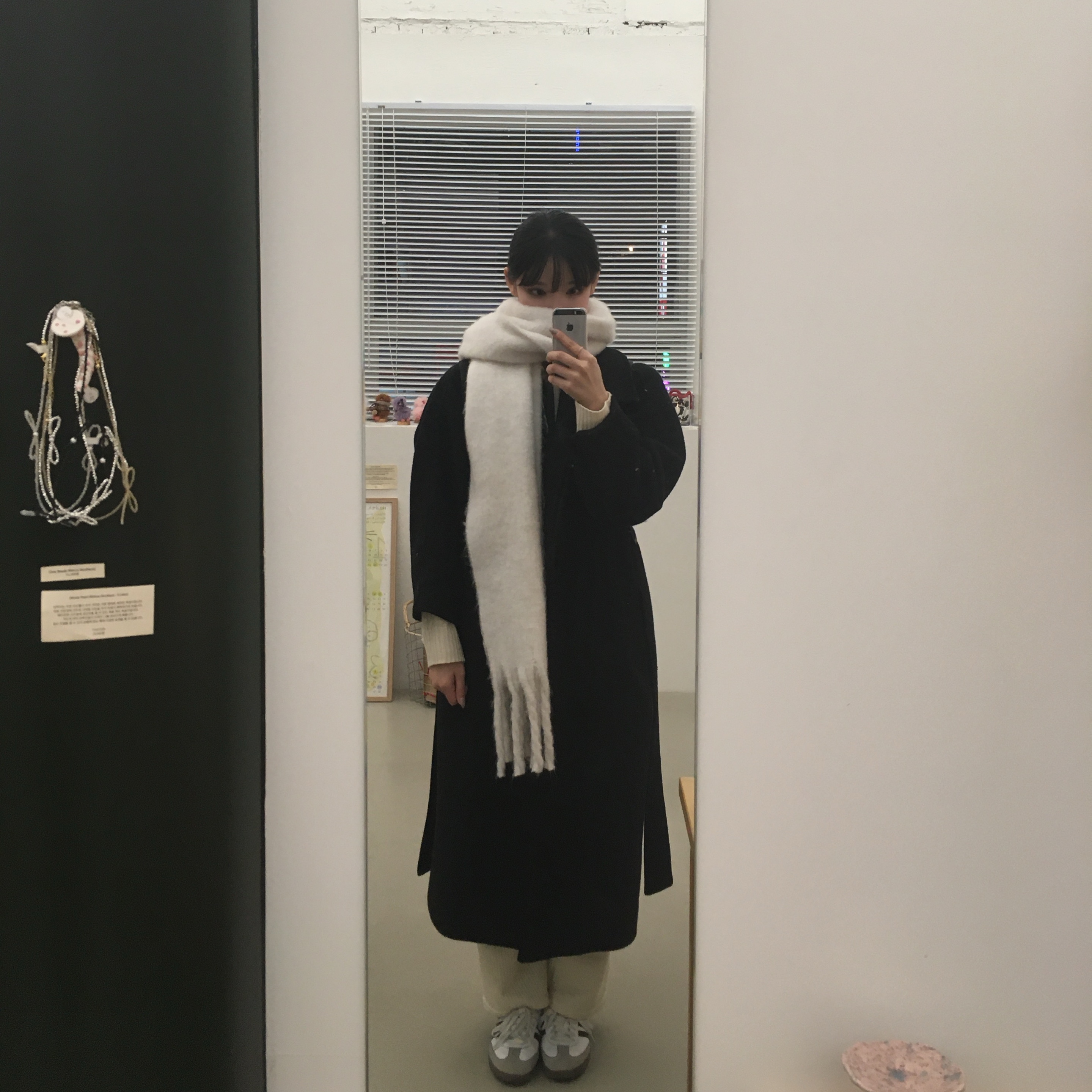 Adidas Samba OG Cloud White, Prada Nylon Backpack Black 착용 스타일 - 1