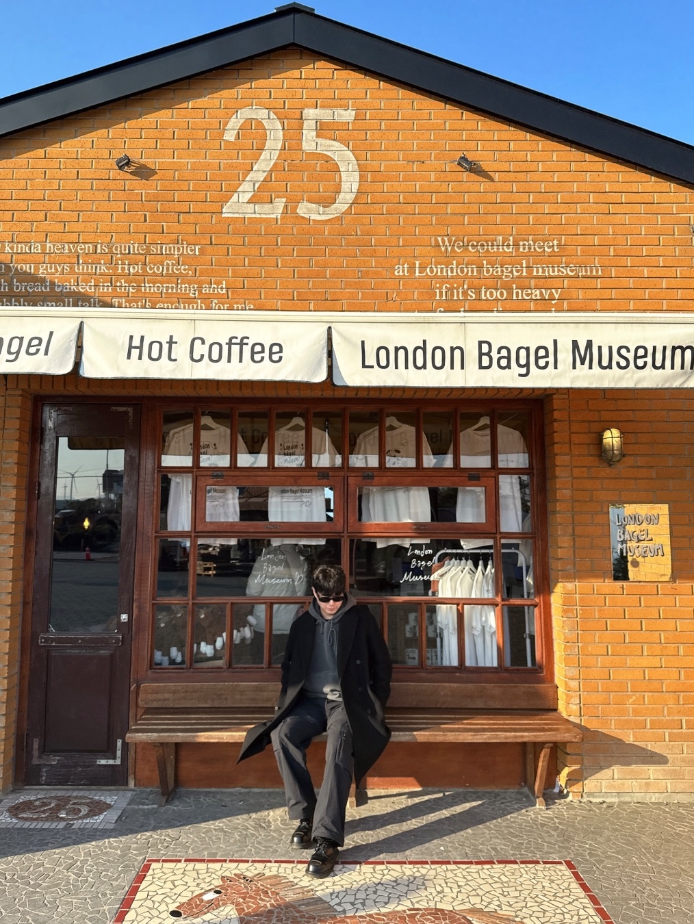 Gentle Monster x Maison Margiela MM107 Black Black, (W) Nike ACG Smith Summit Zip-Off Pants Black - Asia 착용 스타일 - 4