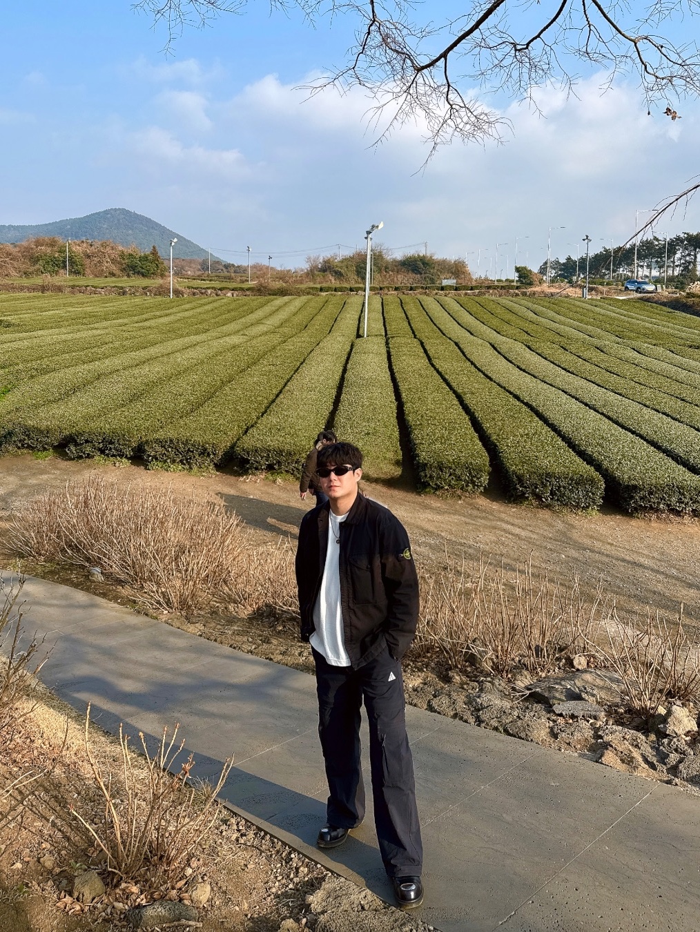 Gentle Monster x Maison Margiela MM107 Black Black, (W) Nike ACG Smith Summit Zip-Off Pants Black - Asia 착용 스타일 - 3