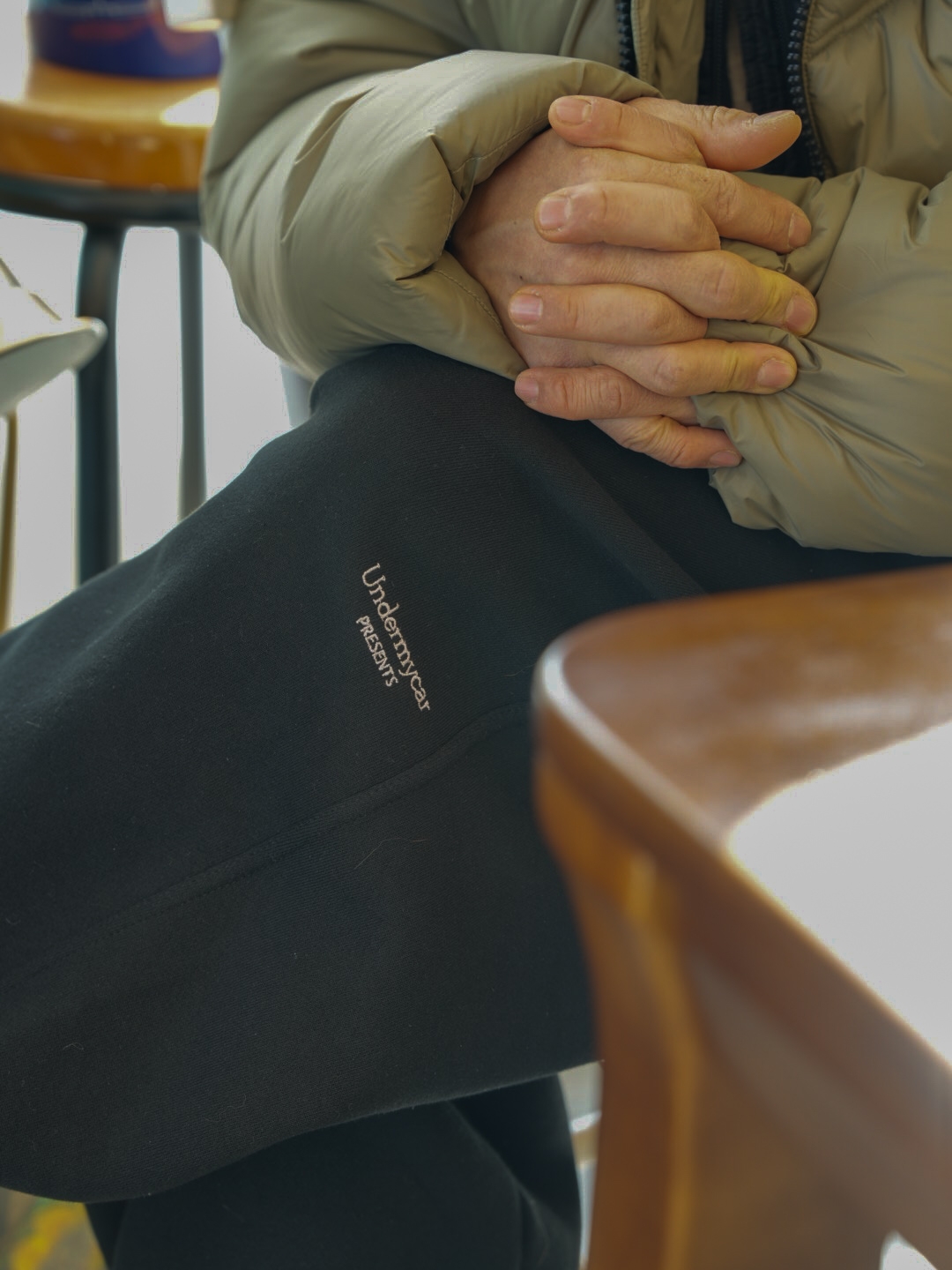 Undermycar Mu.03 Anti Fxxking Logo Play Oversized Sweat Jogger Black 착용 스타일 - 5