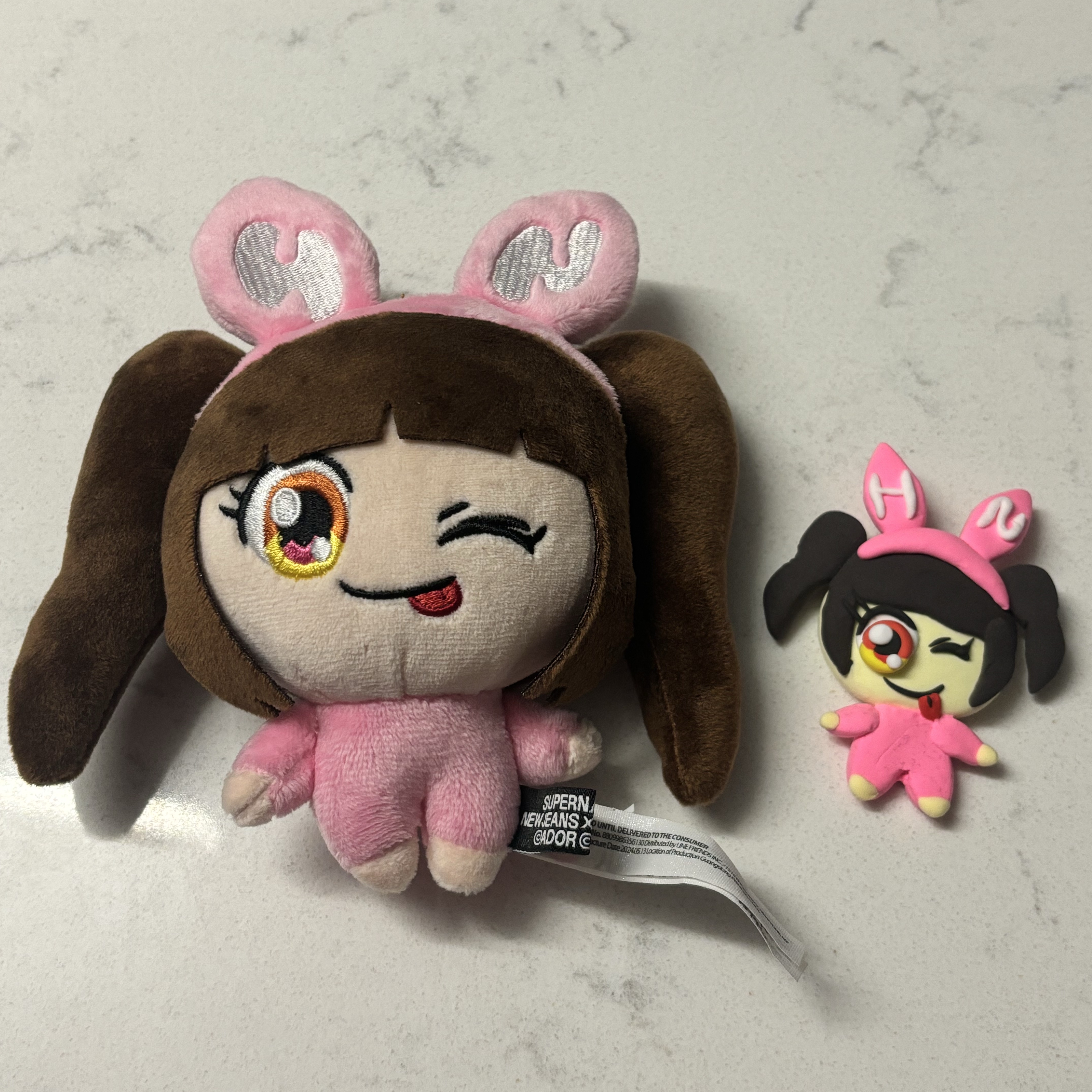 NewJeans x Murakami Plush Keyring Hanni 착용 스타일