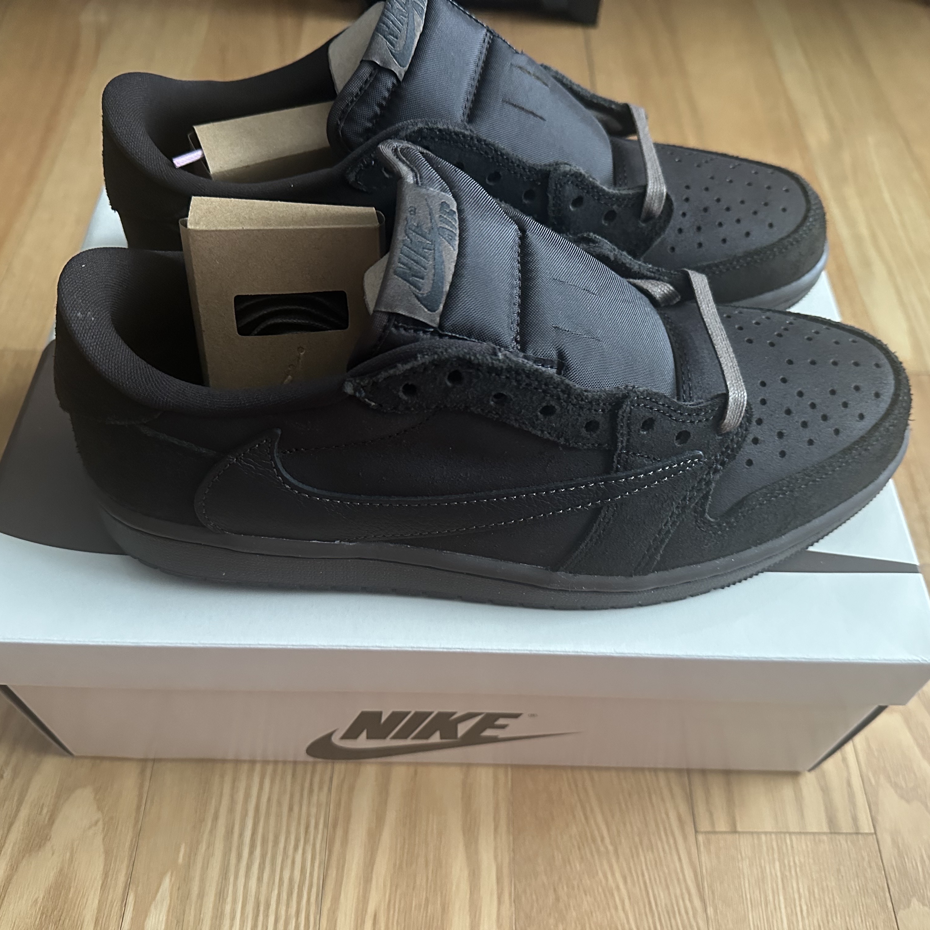 Jordan 1 x Travis Scott Retro Low OG SP Velvet Brown and Dark Mocha 착용 스타일