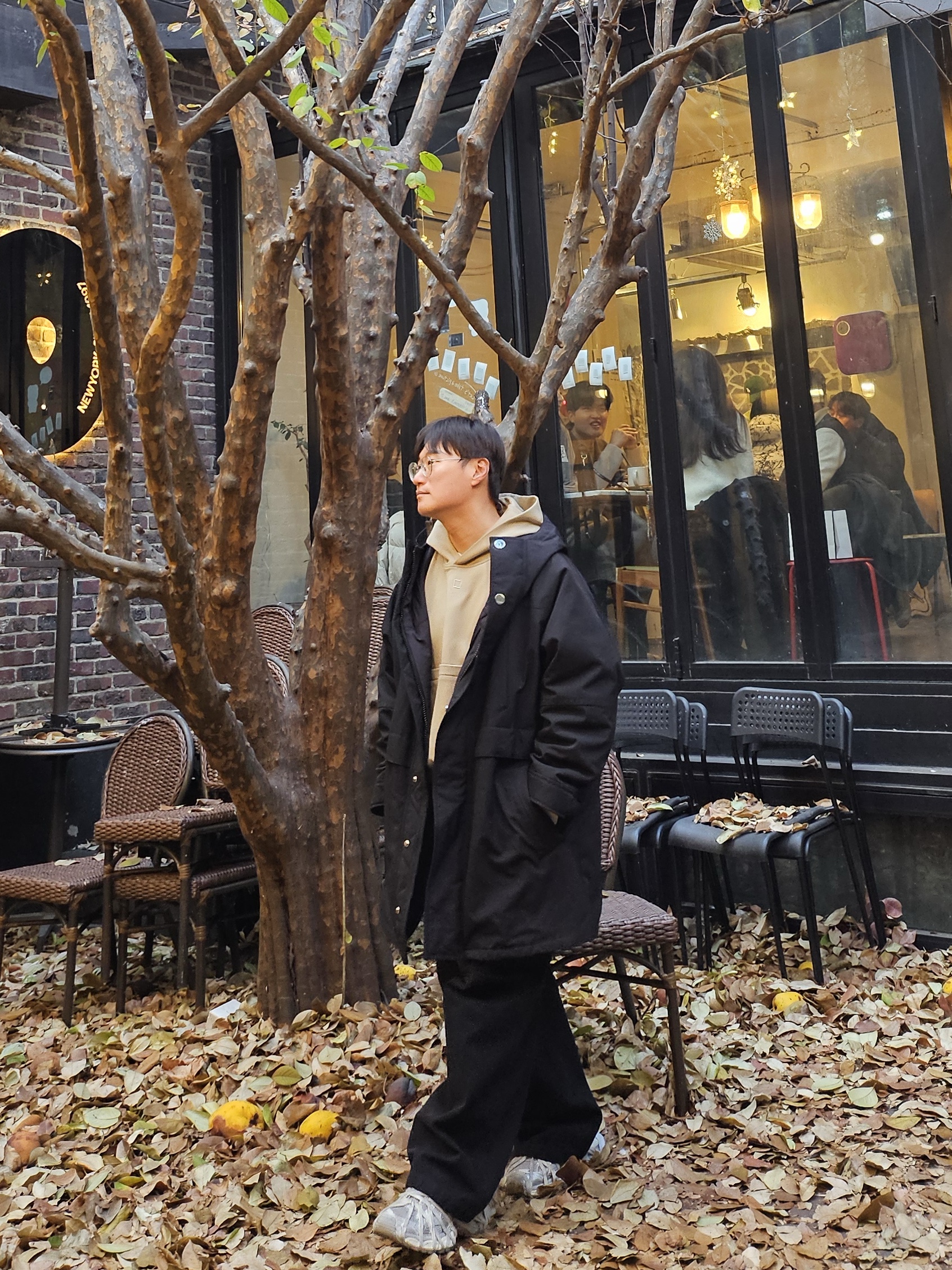 Wooyoungmi 3D Flower Back Logo Sweatshirt Navy - 24FW, Wooyoungmi Volcano Denim Shirt Black - 23FW 착용 스타일 - 2