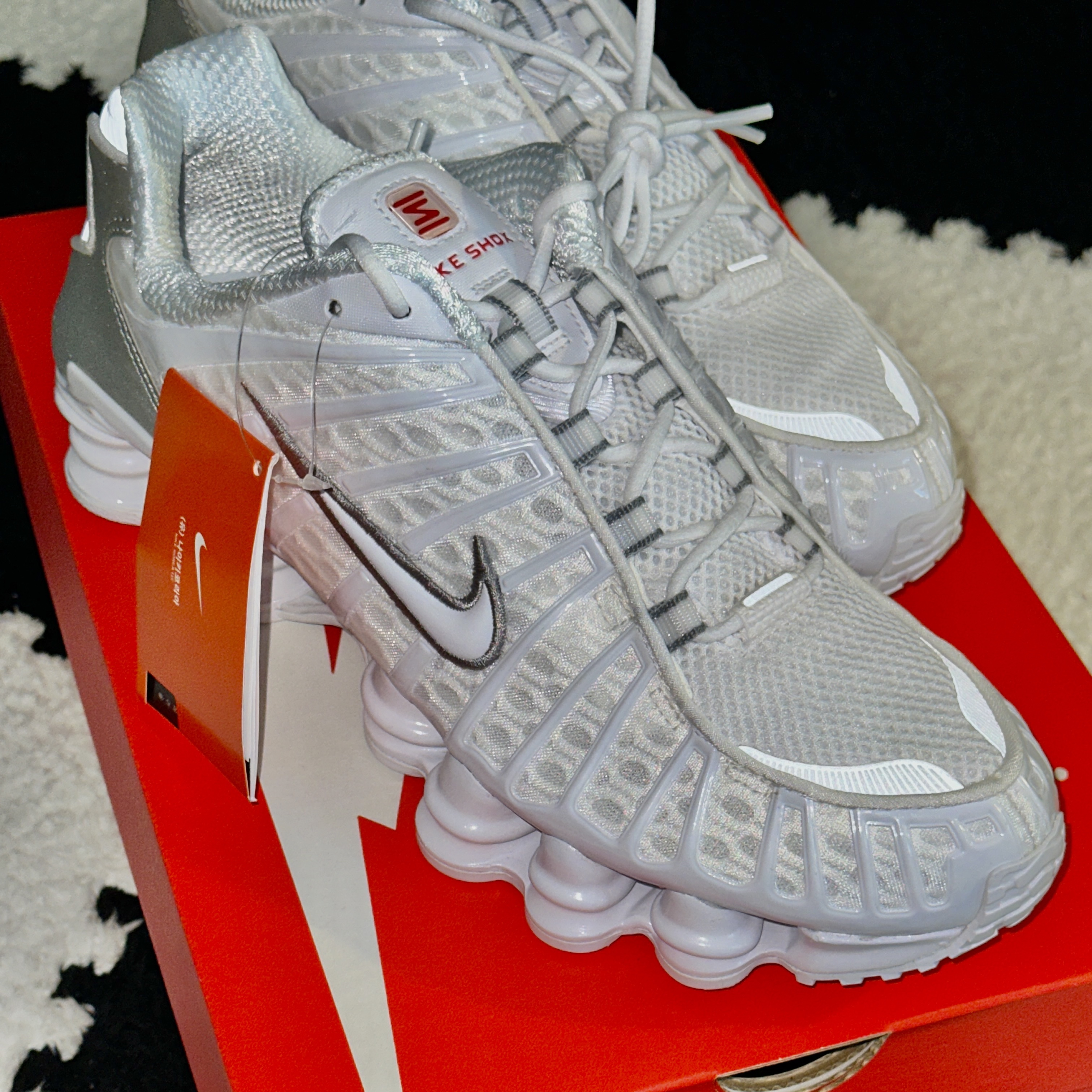 (W) Nike Shox TL White and Max Orange 착용 스타일