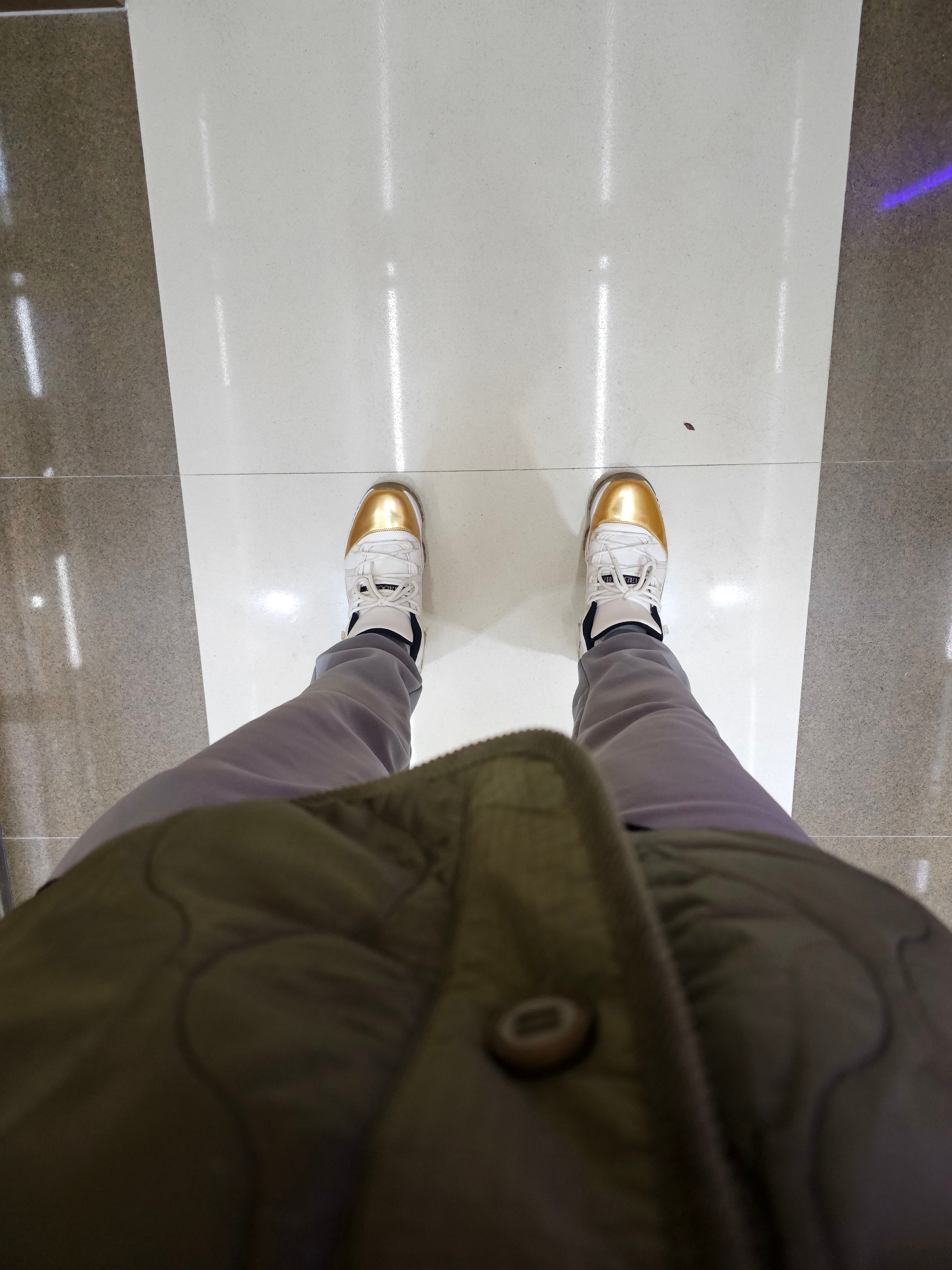 Jordan 11 Retro Low Closing Ceremony, Nike NSW Everyday Essential Crew Socks White Game Royal (3 Pack/Korean Ver.) 착용 스타일