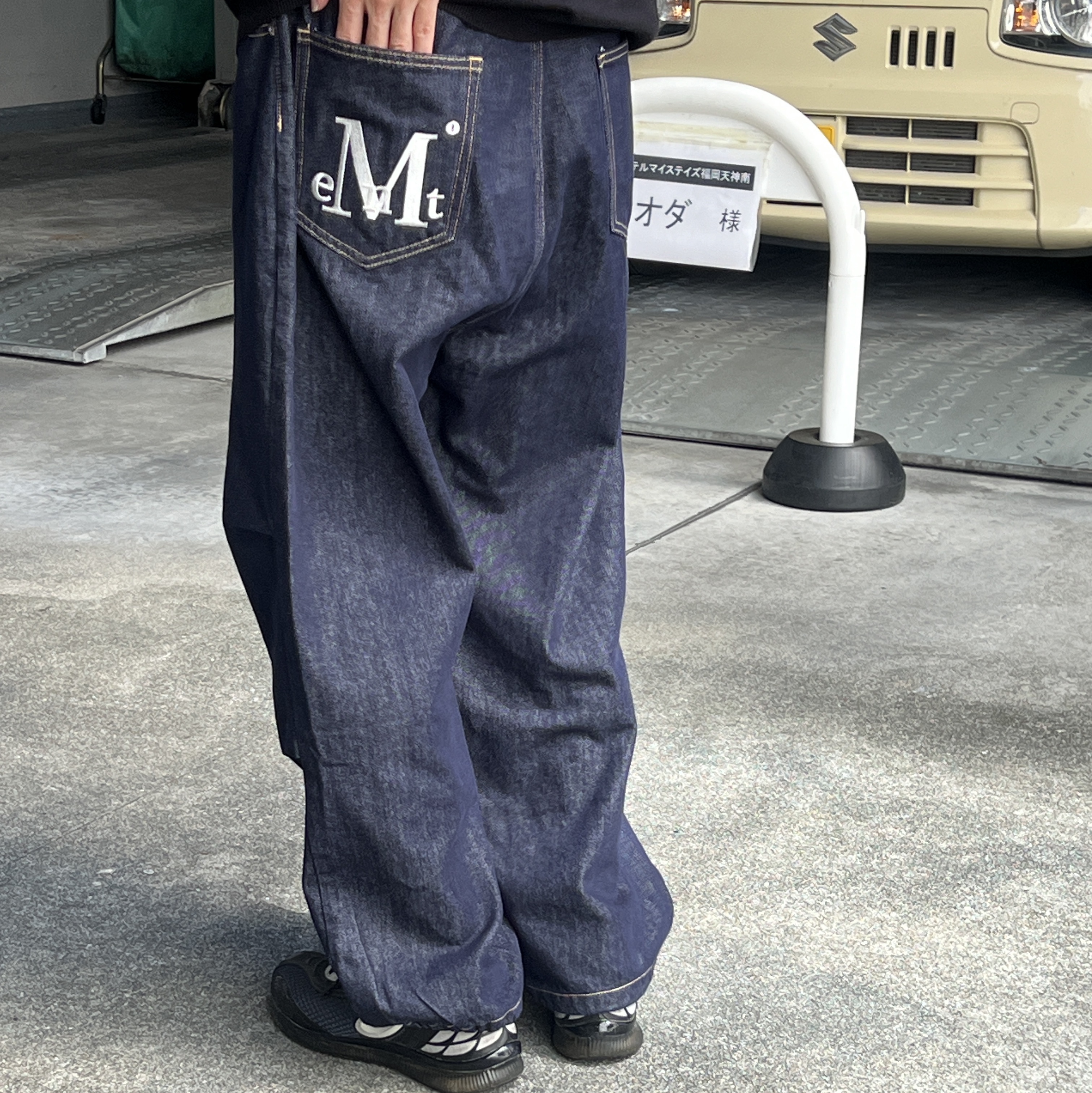 Asics x Kiko Kostadinov Gel-Sokat 2 Carrier Grey, MUCENT Maxxi Back Pocket Big Logo Denim Dark Blue 착용 스타일 - 2