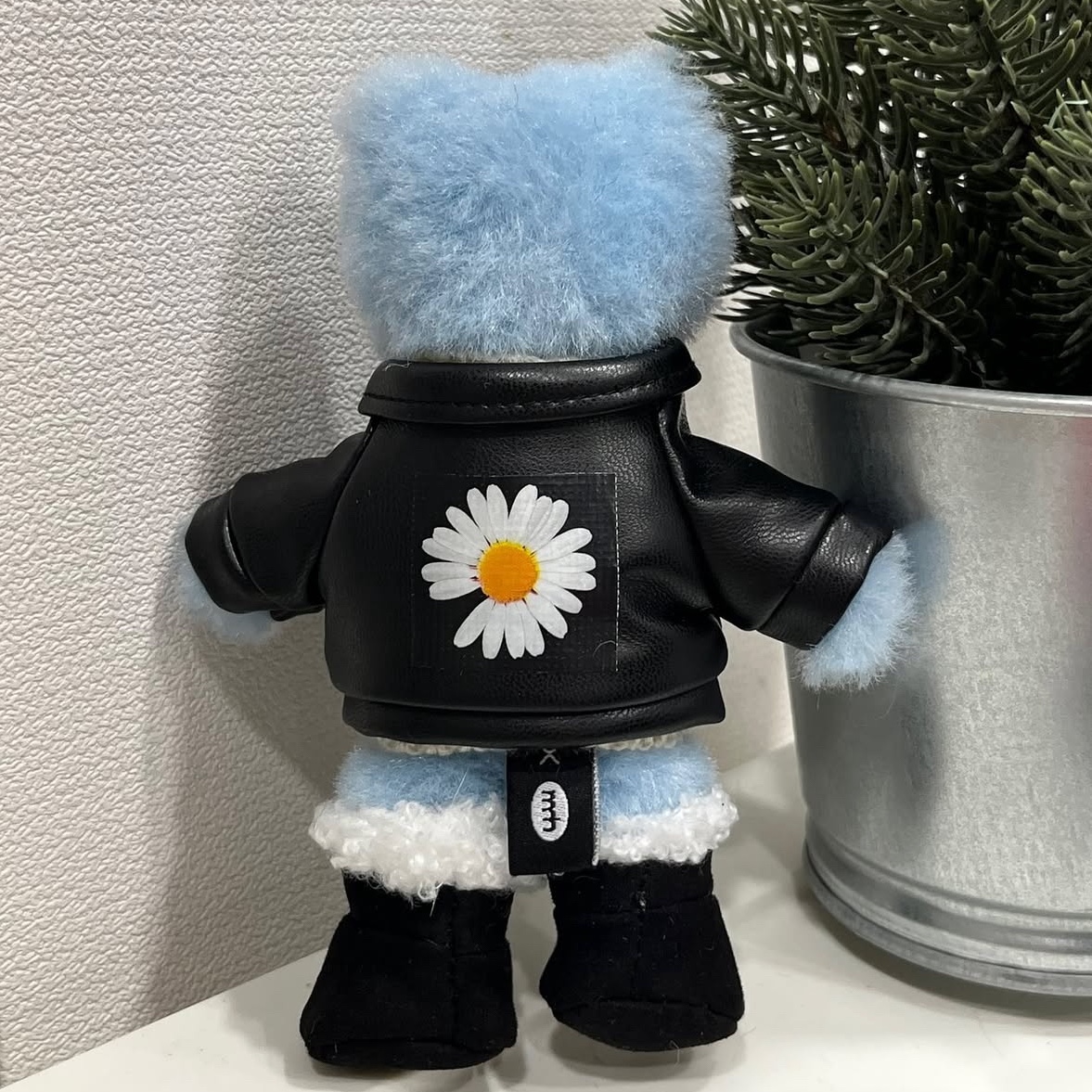 Monamhee x Peaceminusone Syhee Plush Keyring 착용 스타일