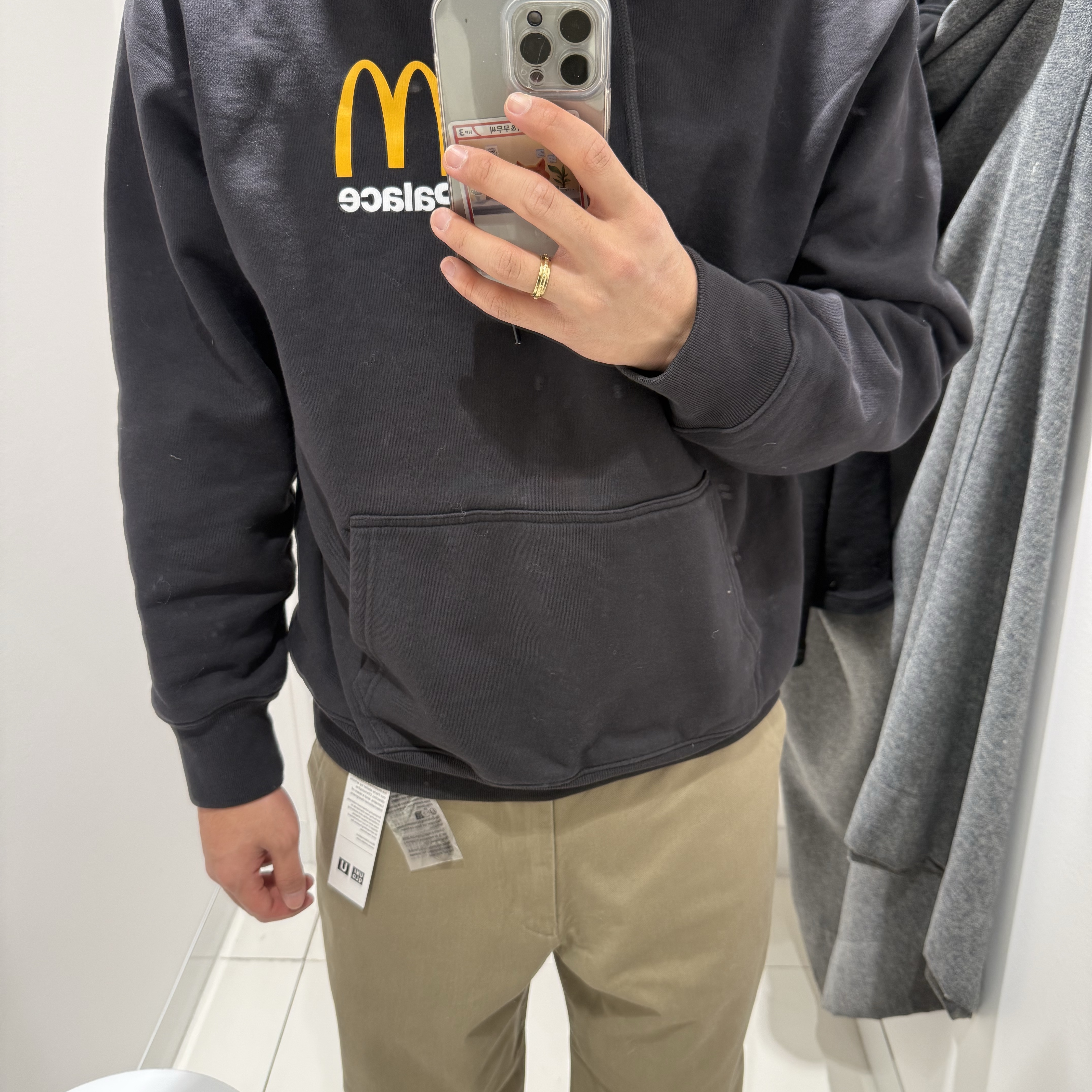 Palace x McDonald's Logo Hood Black - 23FW 착용 스타일 - 1