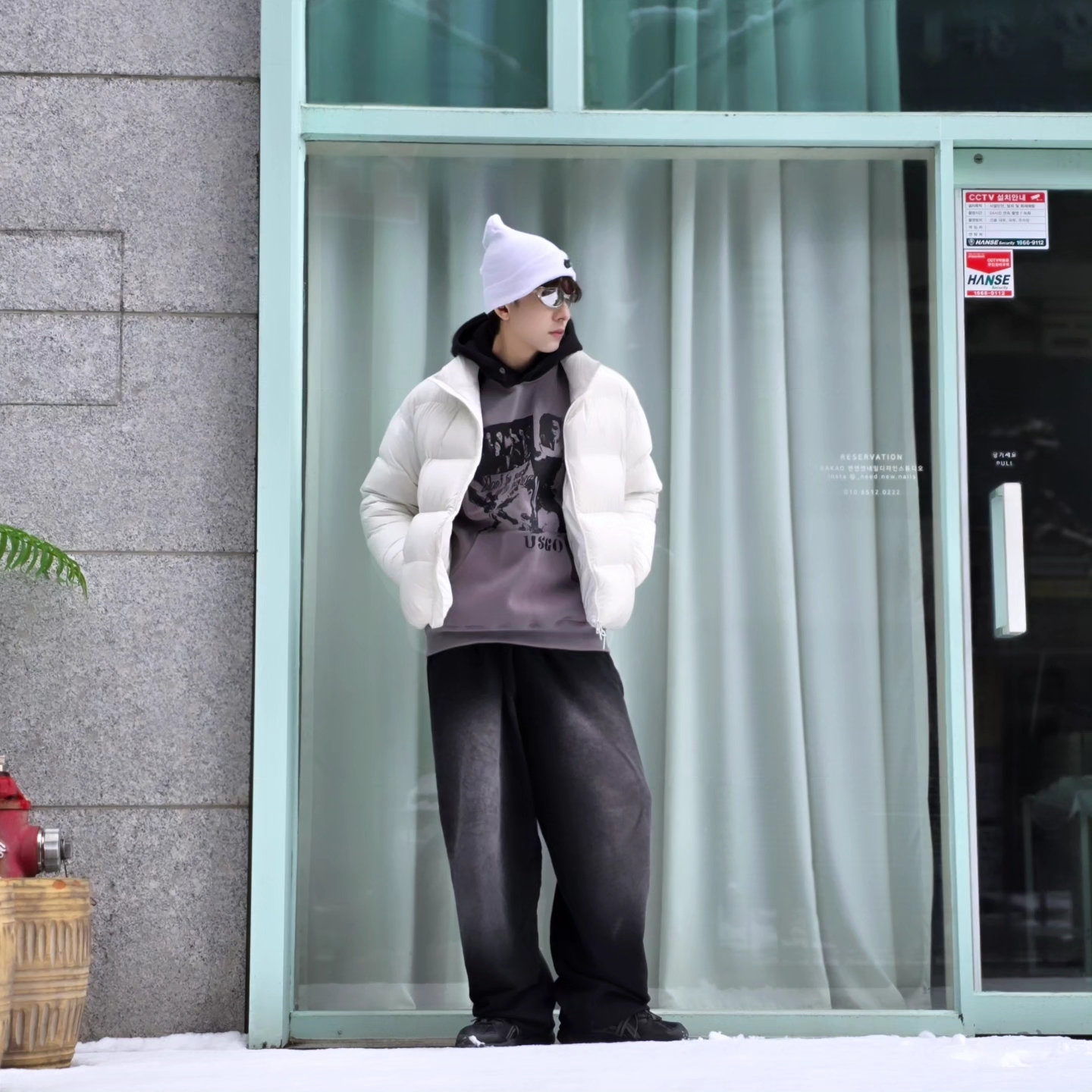 Nike NSW Utility Futura Beanie White, Asics Gel-Sonoma 15-50 Black Obsidian Grey 착용 스타일 - 7
