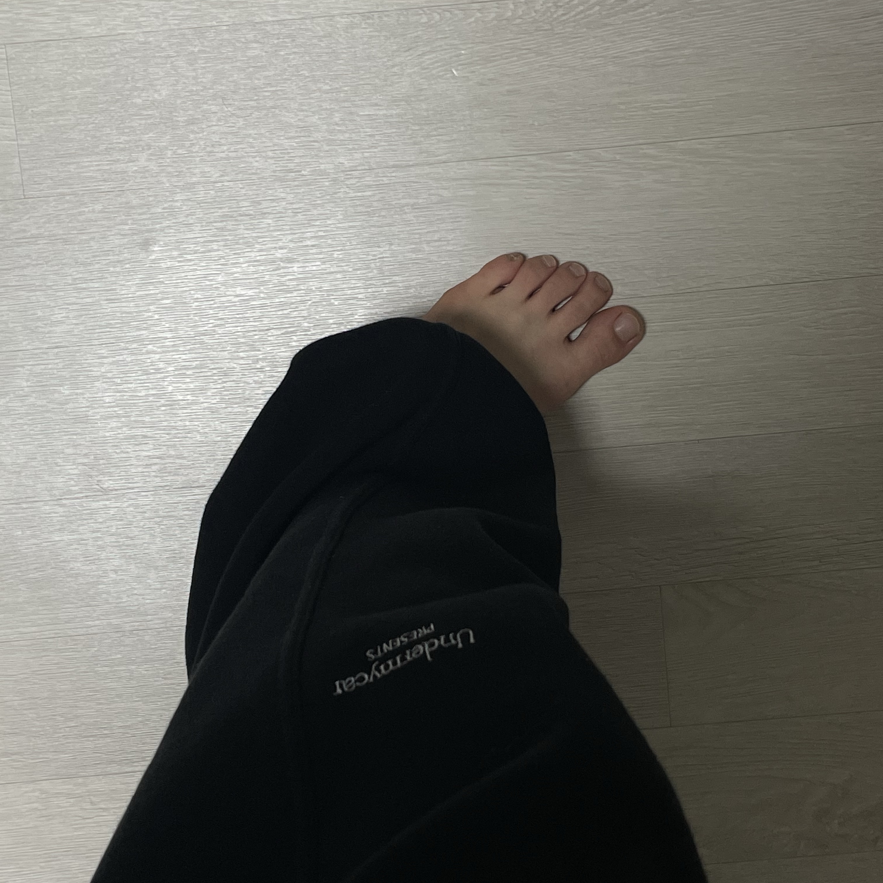 Undermycar Mu.03 Anti Fxxking Logo Play Oversized Sweat Jogger Black 착용 스타일 - 2