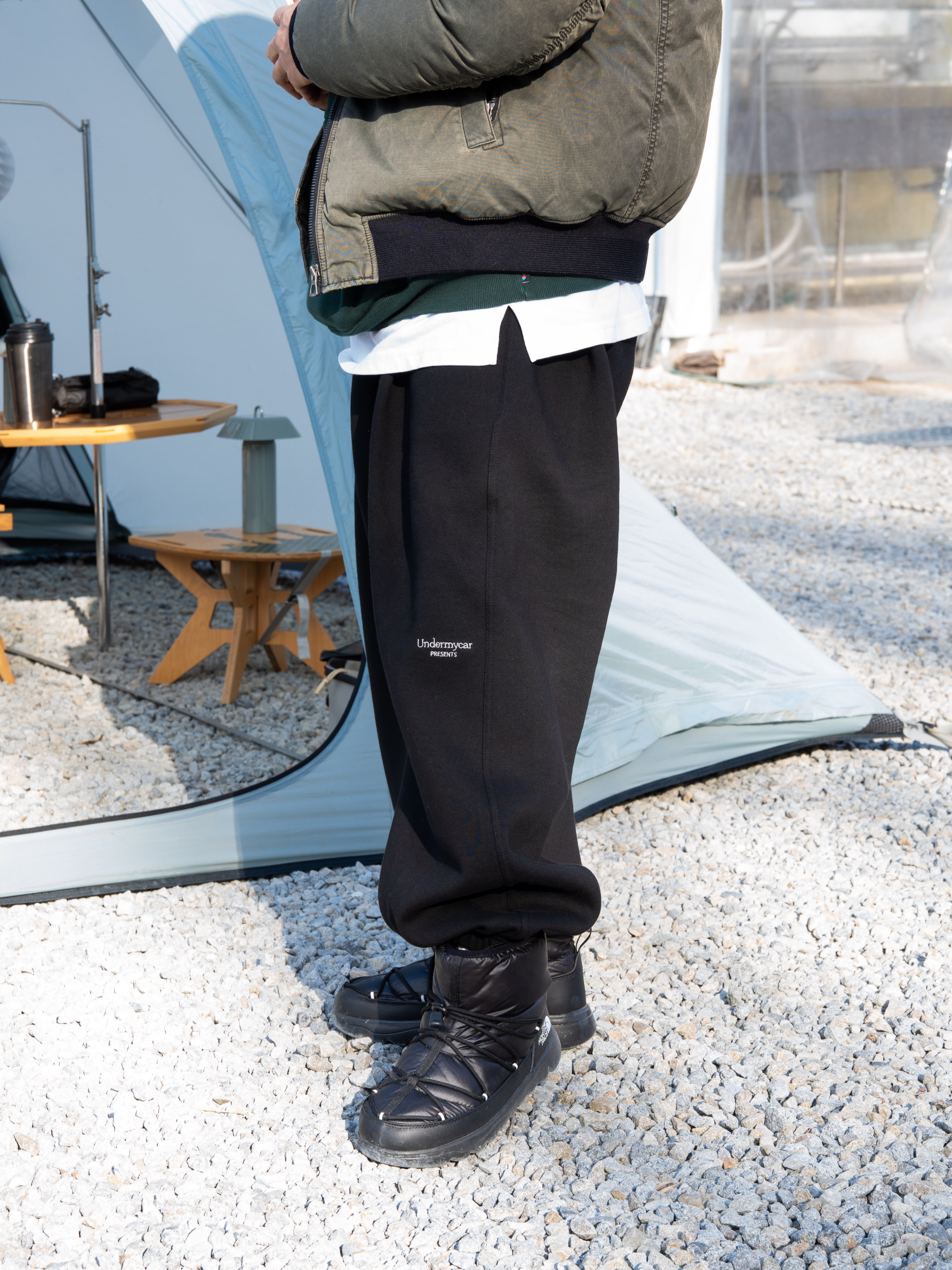Undermycar Mu.03 Anti Fxxking Logo Play Oversized Sweat Jogger Black 착용 스타일 - 4