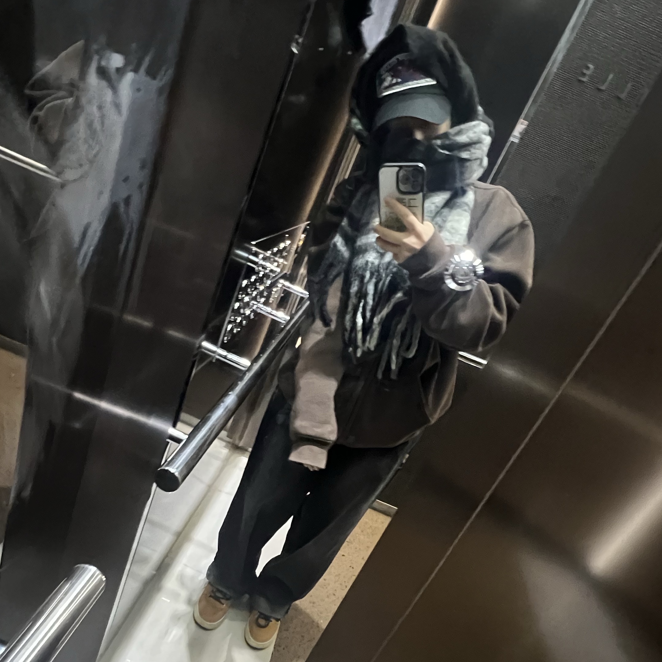 Carhartt Rain Defender Loose Fit Midweight Thermal-Lined Full-Zip Regular Sweatshirt Oiled Walnut Heather 착용 스타일 - 1