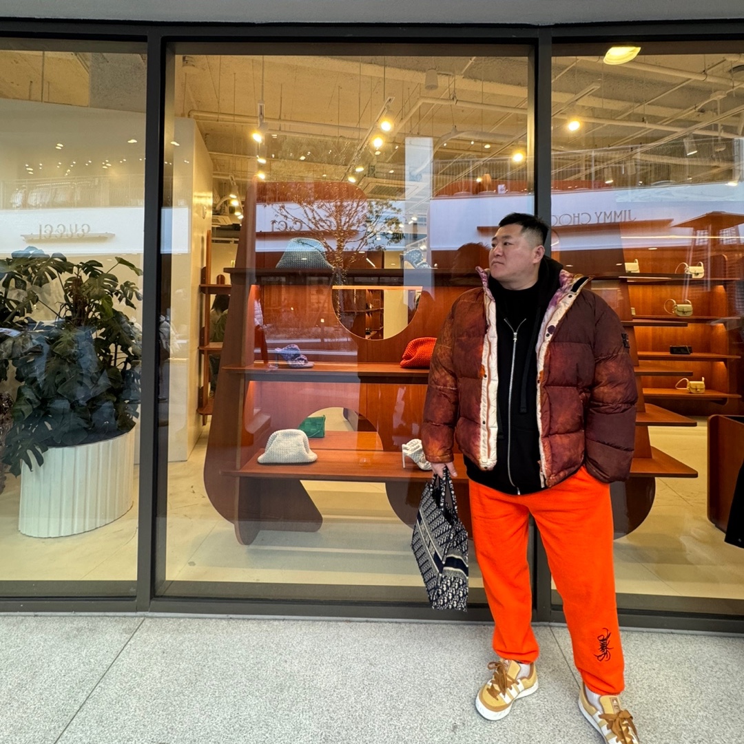 Moncler Wool & Cashmere Beanie Orange - 23FW, Supreme x Stone Island Painted Camo Crinkle Down Jacket Coral - 20FW 착용 스타일 - 2