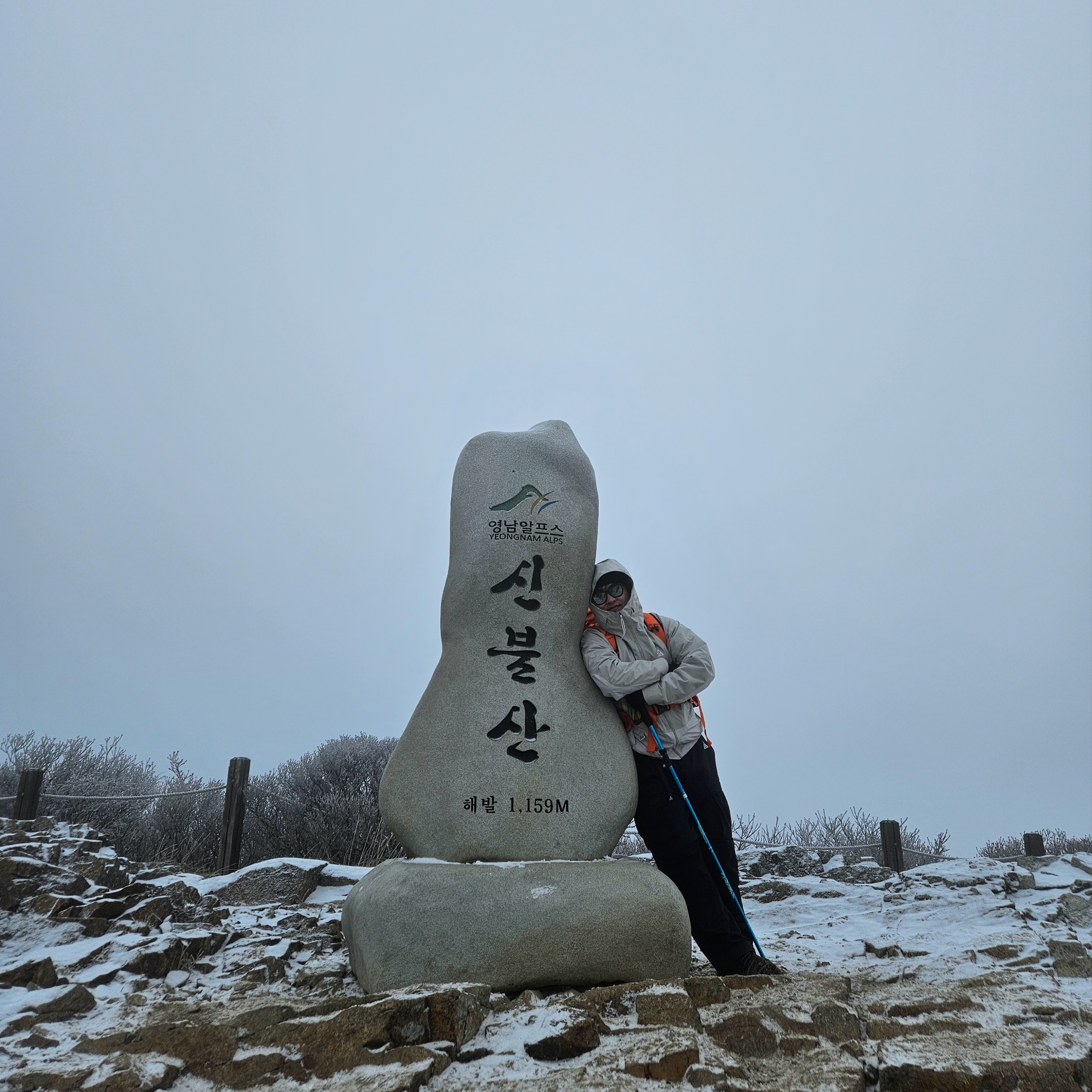 Nike ACG Storm-Fit ADV Chain of Craters Jacket Light Stone - US/EU, Nike ACG Air Zoom Gaiadome Gore-Tex Black 착용 스타일