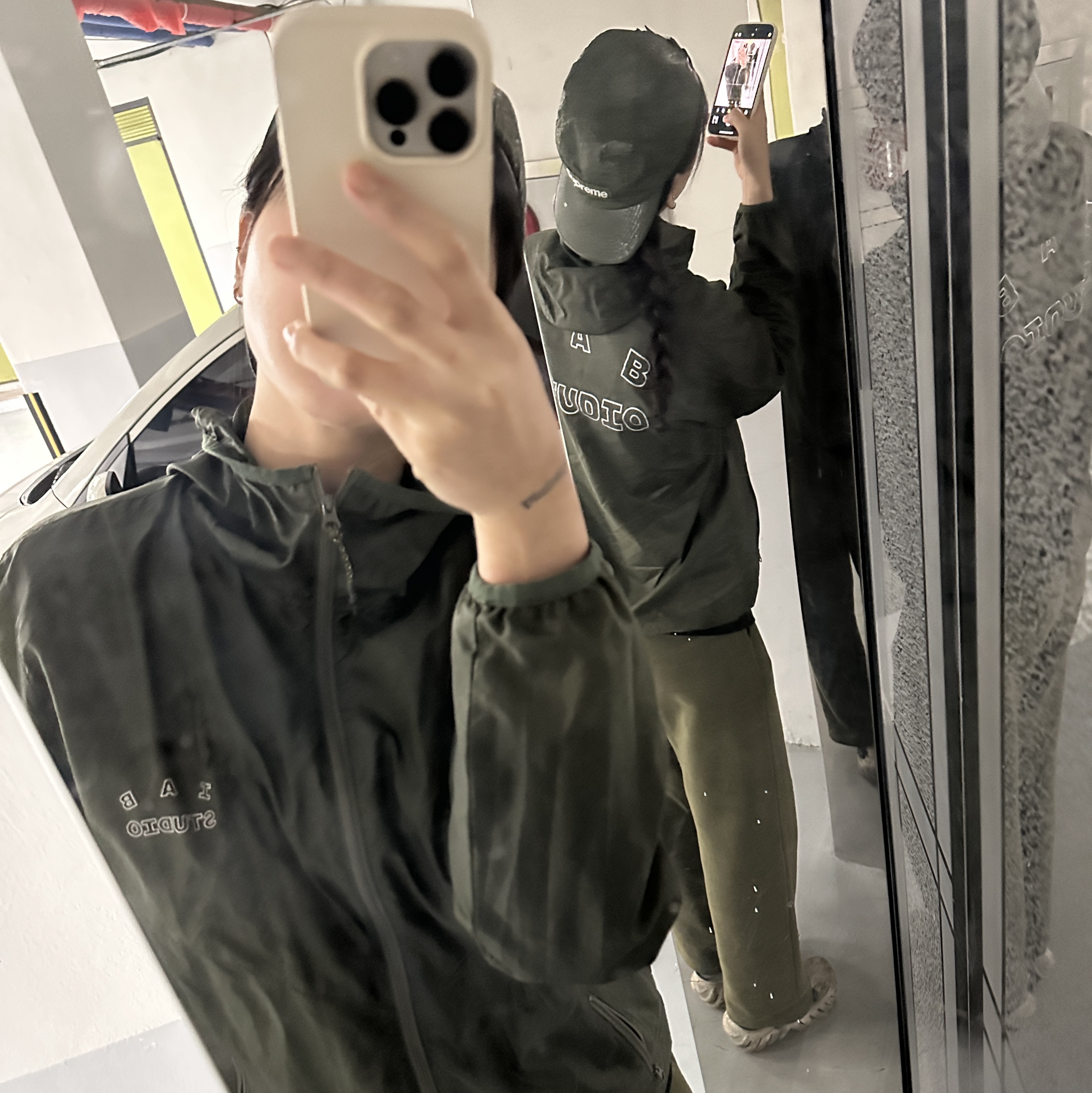 IAB Studio Ripstop Wind Jacket Deep Green, Onitsuka Tiger Mexico 66 Pink Cameo 착용 스타일 - 3