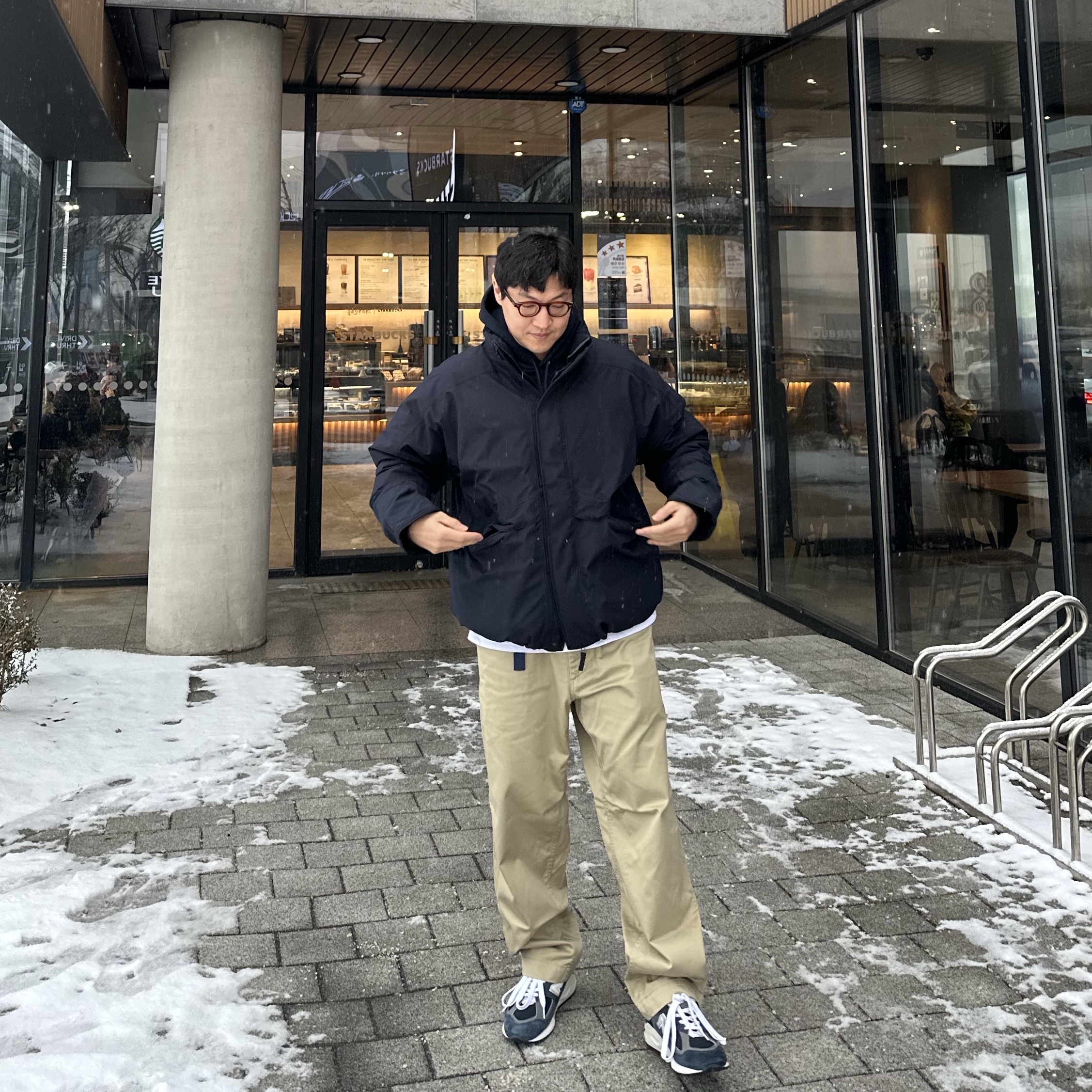 Nanamica Gore-Tex Short Down Jacket Navy, Nanamica Wide Chino Pants Khaki 착용 스타일