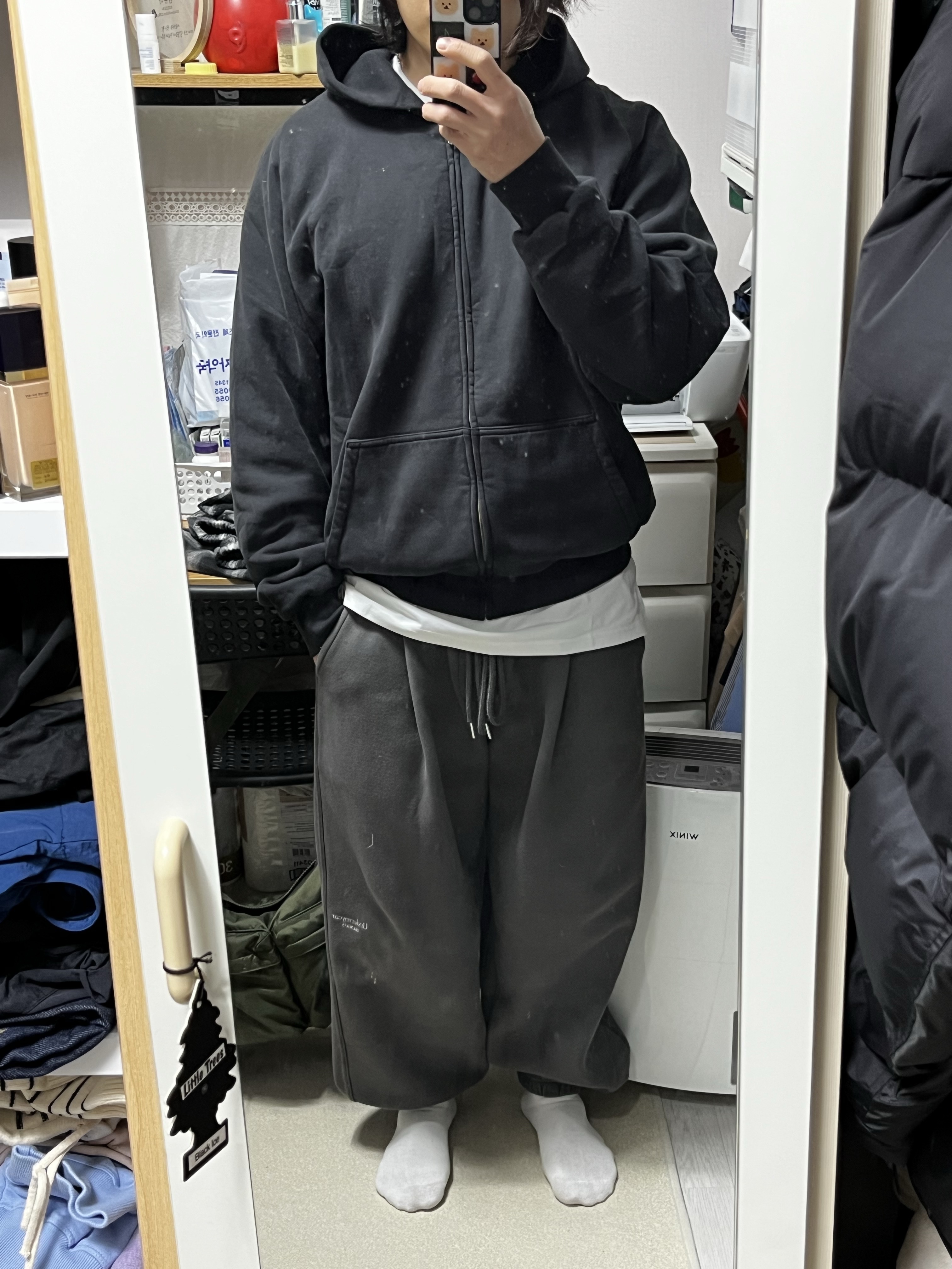 Yeezy YZY Zip-Up Hoodie Black, Undermycar Mu.03 Anti Fxxking Logo Play Oversized Sweat Jogger Olive 착용 스타일 - 1