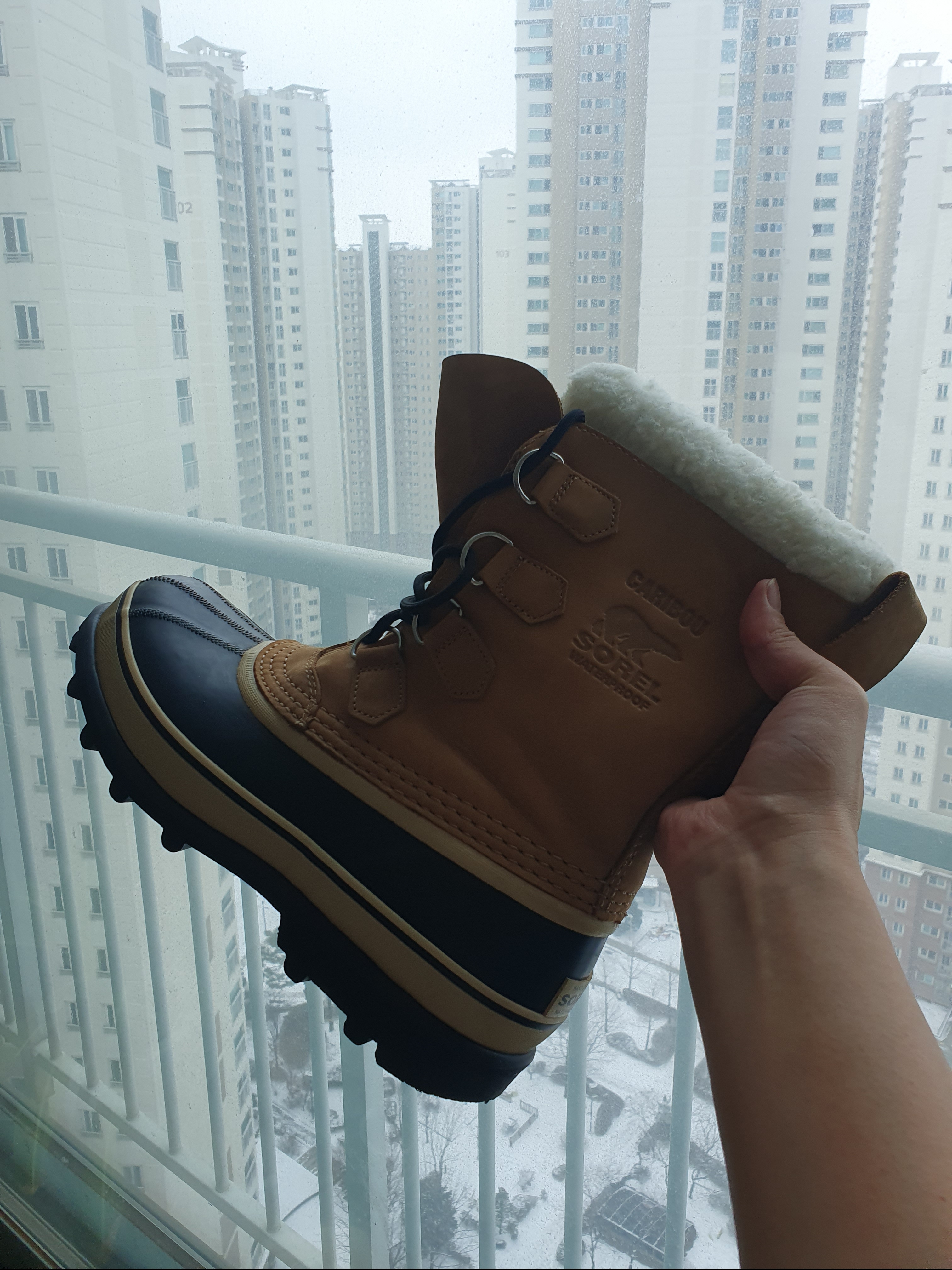 Sorel Caribou Boot Buff, (W) Sorel Caribou Boot Buff 착용 스타일 - 2