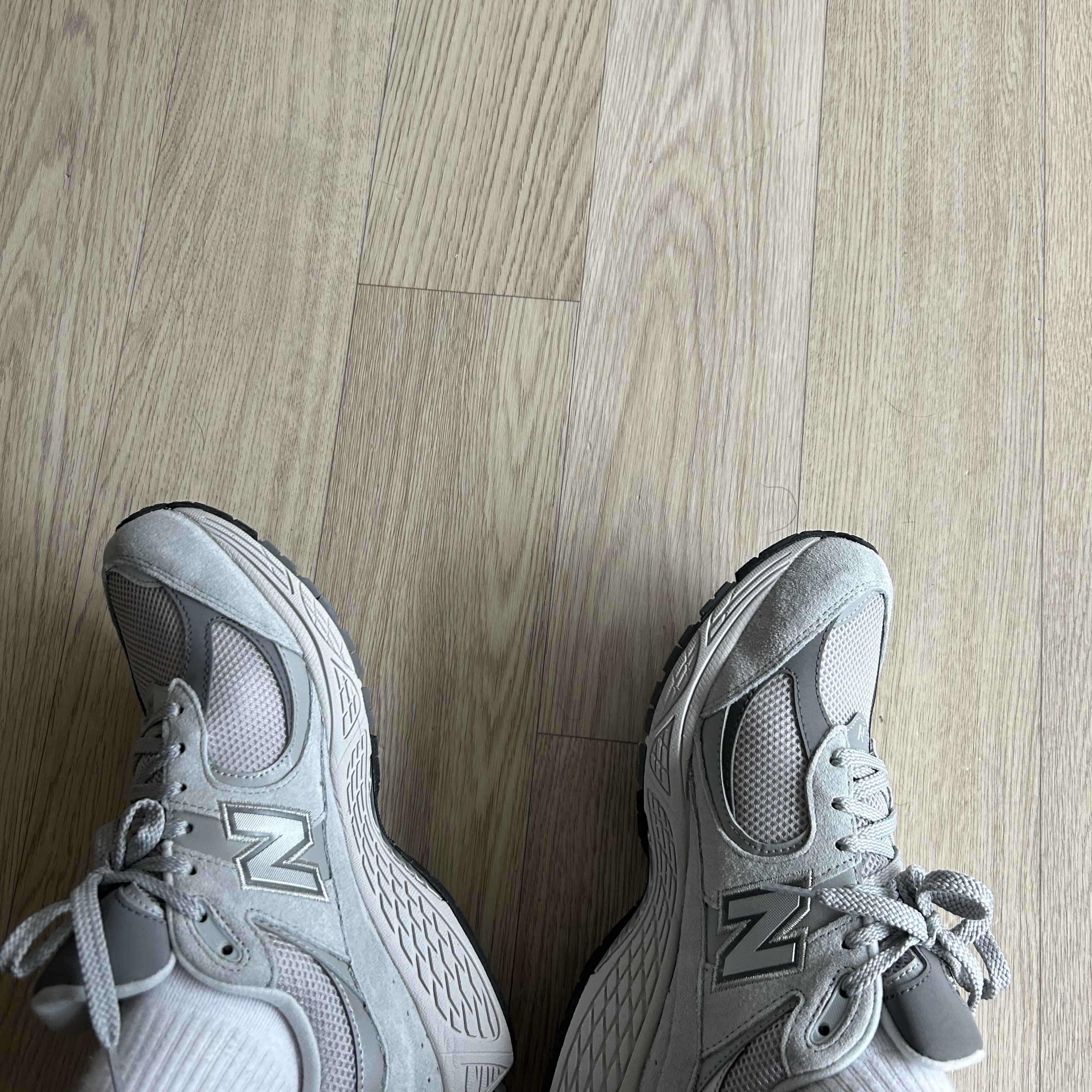 New Balance 2002R T2 Gray 착용 스타일