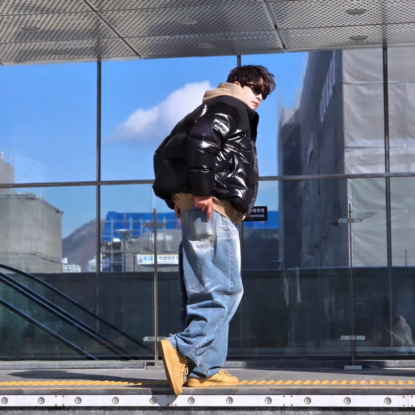 Essentials Hoodie Oak - 22SS, Adidas Superstar Golden Beige 착용 스타일 - 4