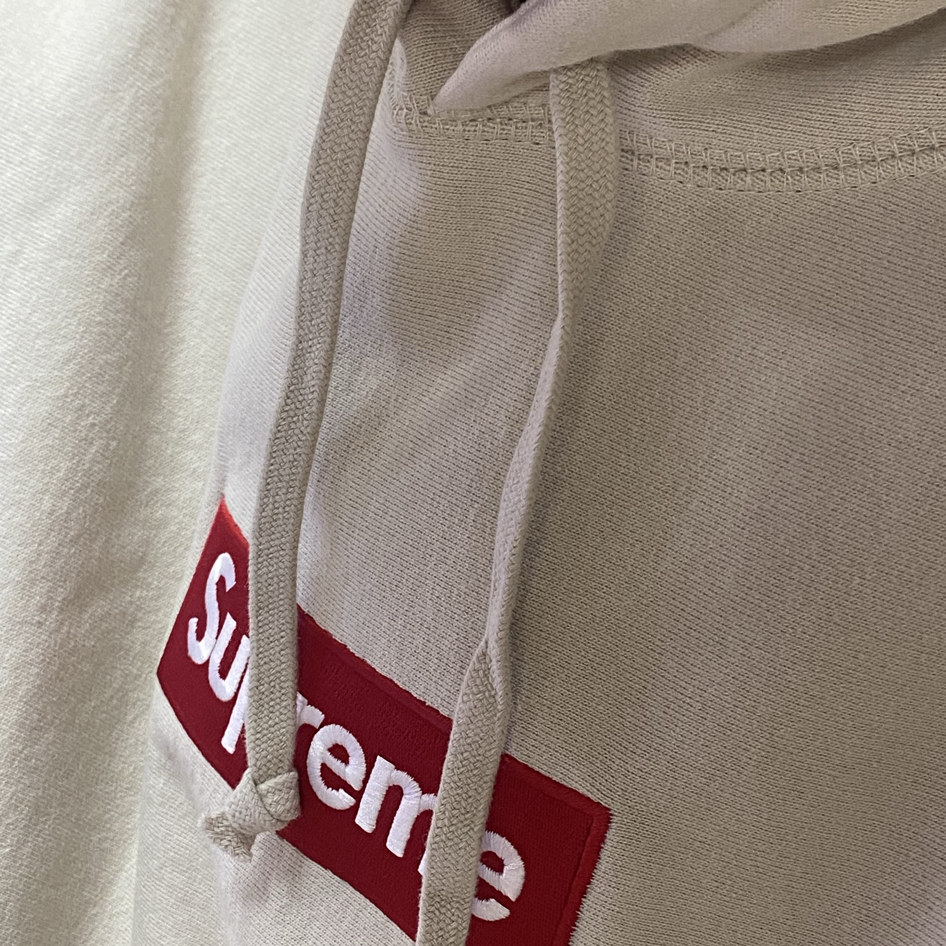Supreme Box Logo Hooded Sweatshirt Stone - 24FW 착용 스타일