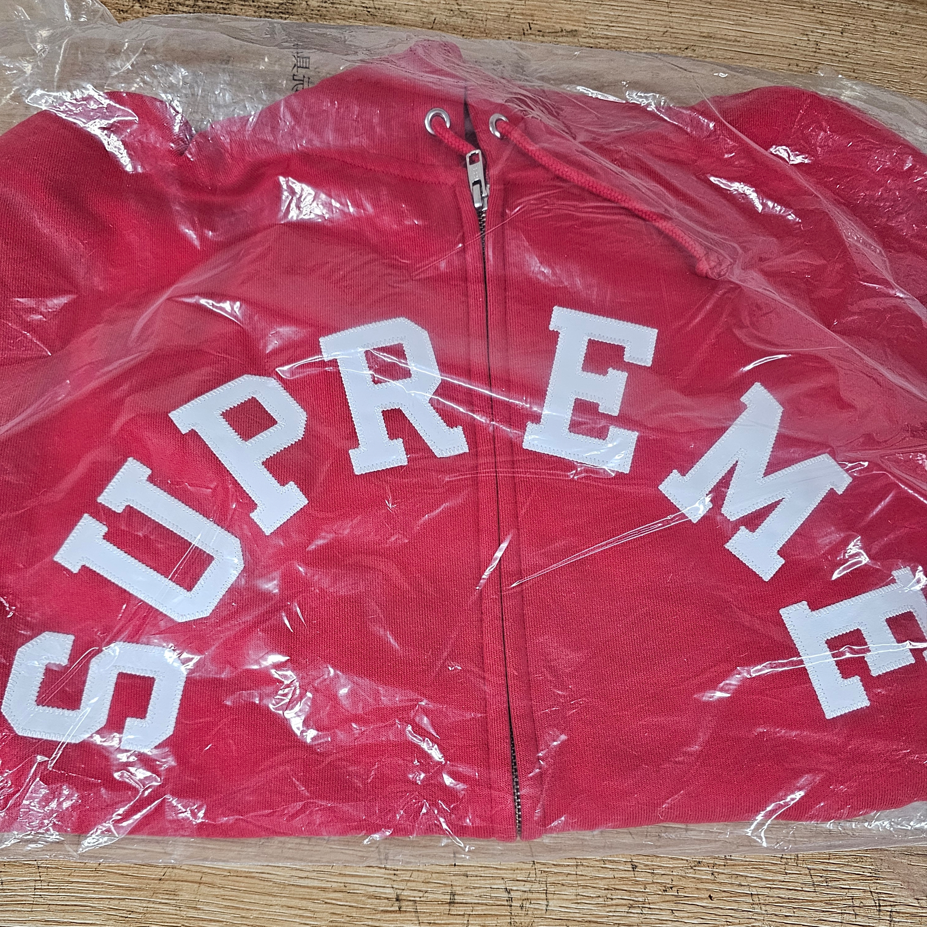Supreme x Champion Zip Up Hooded Sweatshirt Red - 24SS 착용 스타일