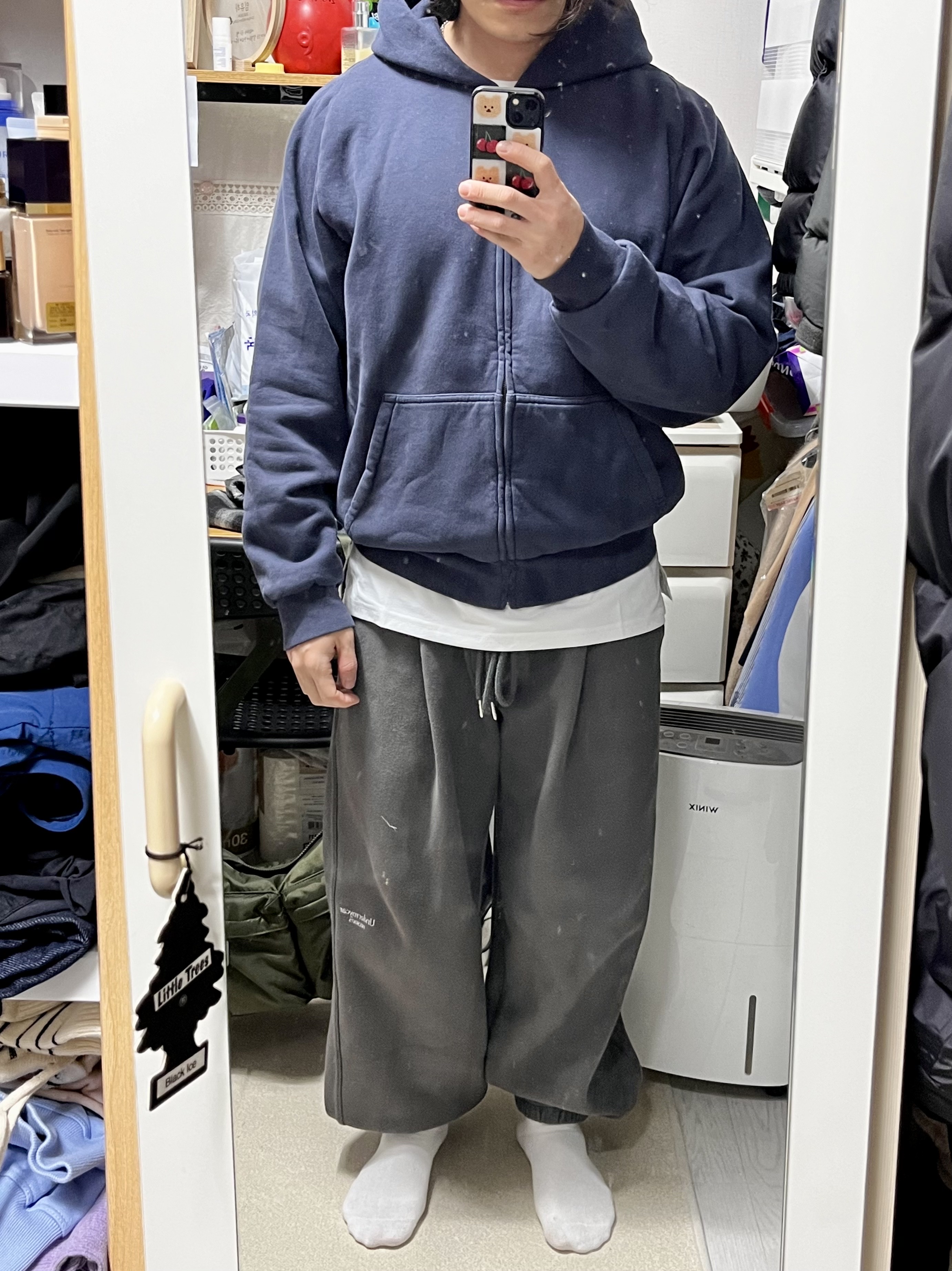 Yeezy YZY Zip-Up Hoodie Navy, Undermycar Mu.03 Anti Fxxking Logo Play Oversized Sweat Jogger Olive 착용 스타일 - 1