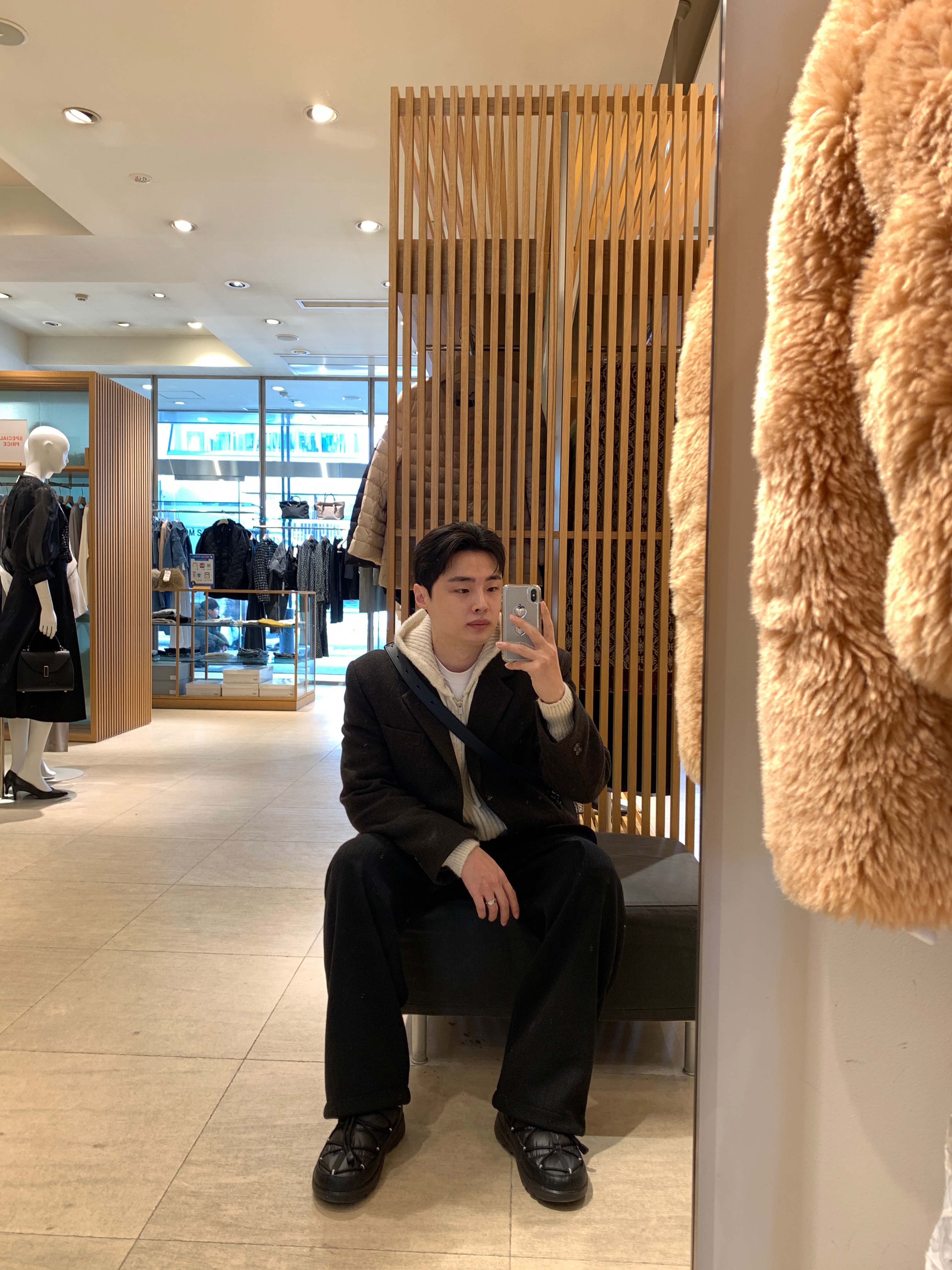 The North Face Borealis Short Boots Black, Dior Saddle Soft Bag Beige Black Dior Oblique Jacquard 착용 스타일 - 4