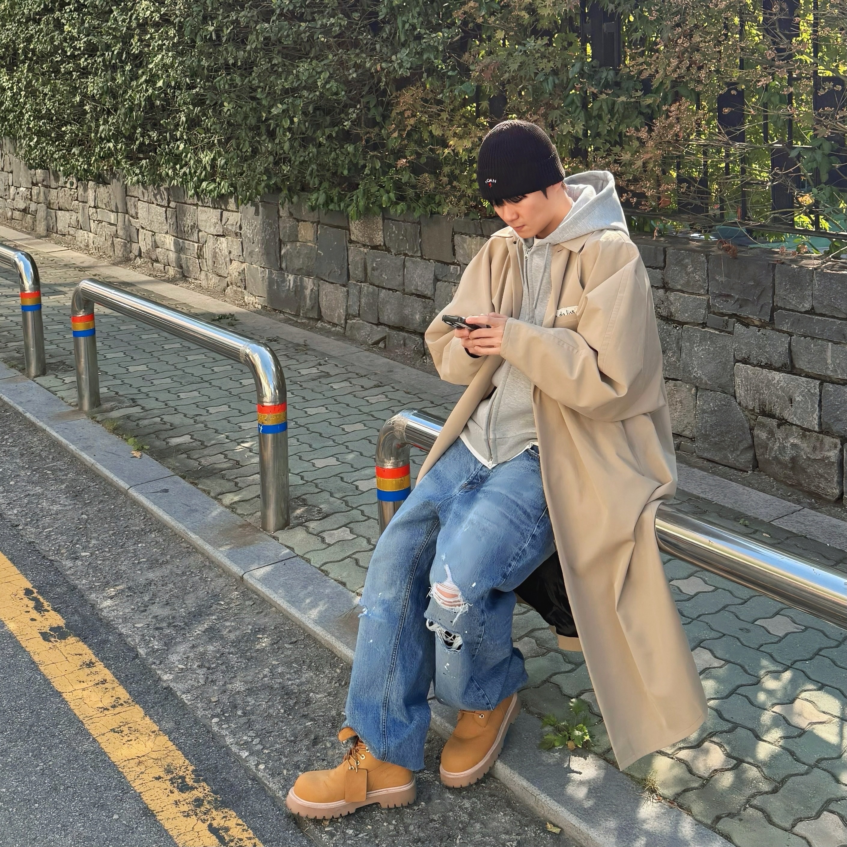 STU Dolman Coat Beige, Nonnod Scuba Zip Hoodie Grey 착용 스타일 - 3