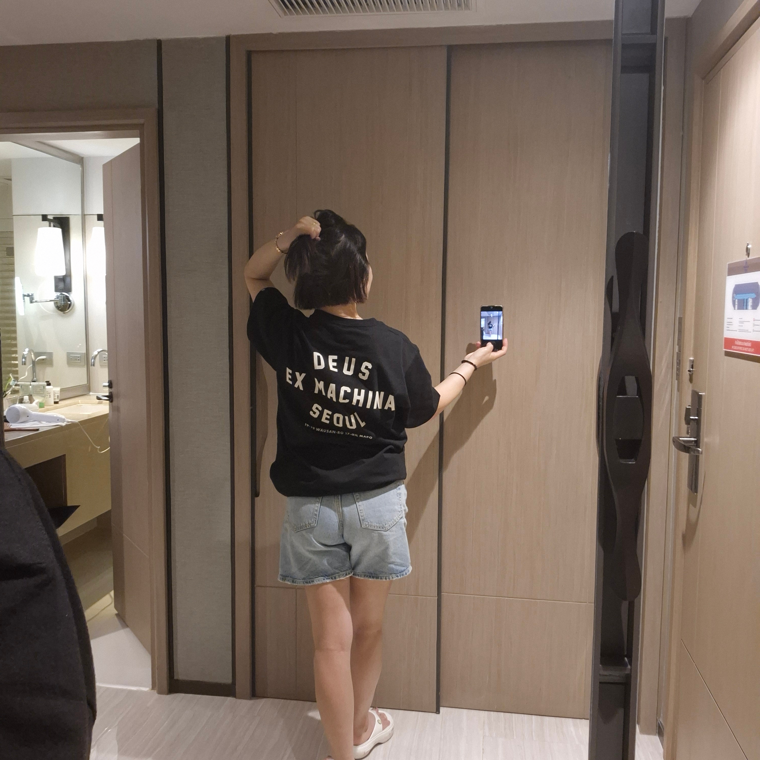 Deus Ex Machina Seoul College T-Shirt Black, BAPE ABC Camo College T-Shirt Black Green 착용 스타일 - 1