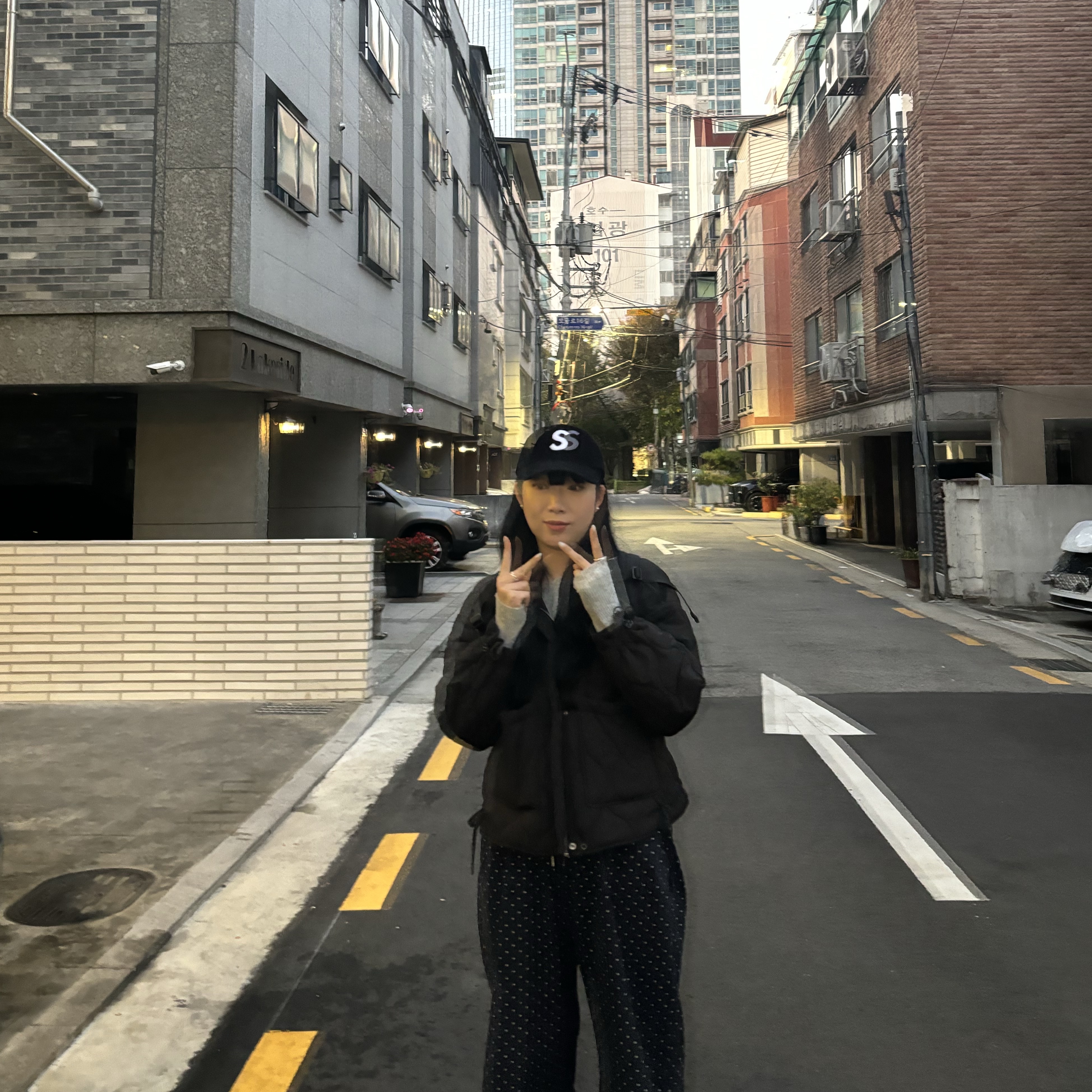 Supreme Corduroy S Logo 6-Panel Black - 24FW 착용 스타일