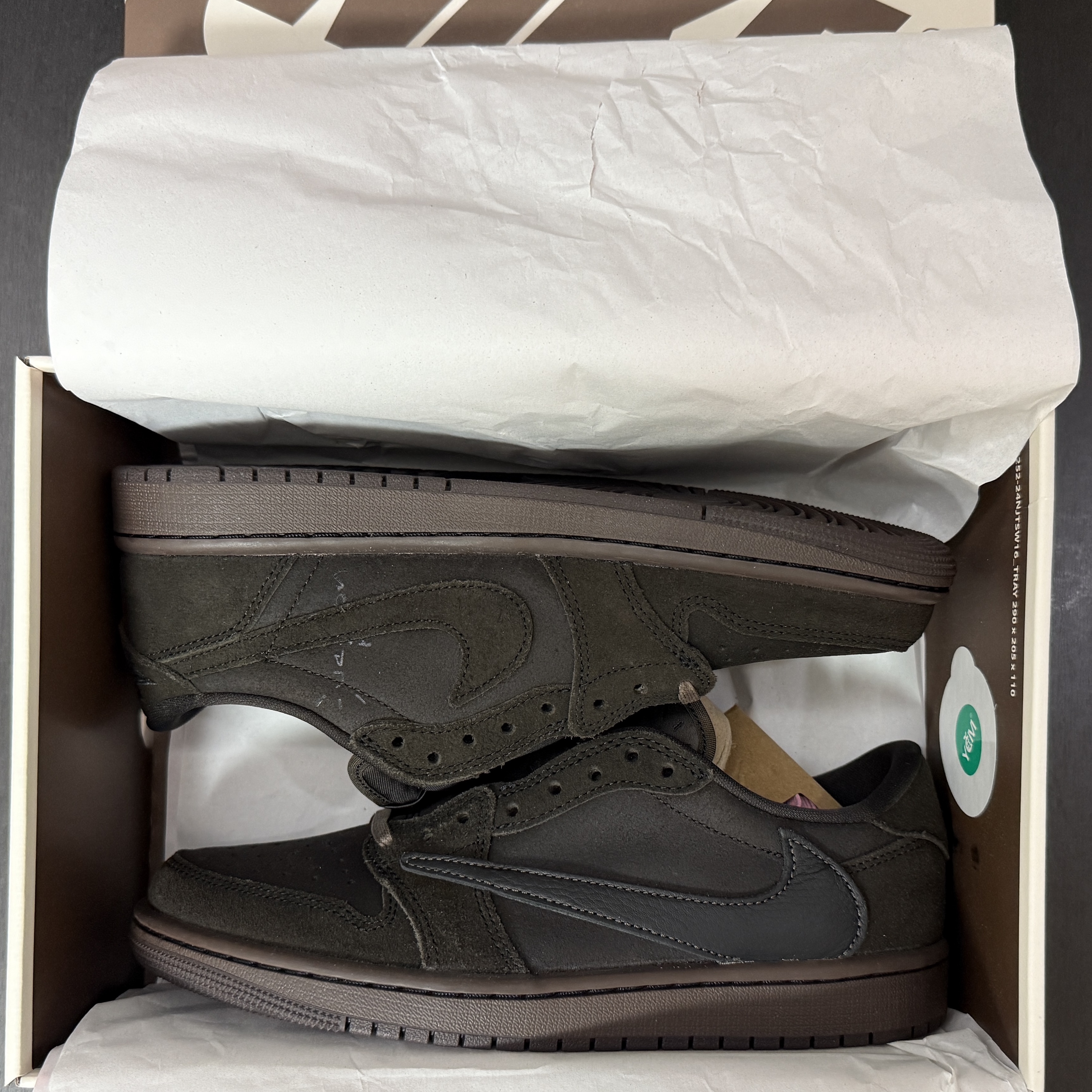 Jordan 1 x Travis Scott Retro Low OG SP Velvet Brown and Dark Mocha 착용 스타일