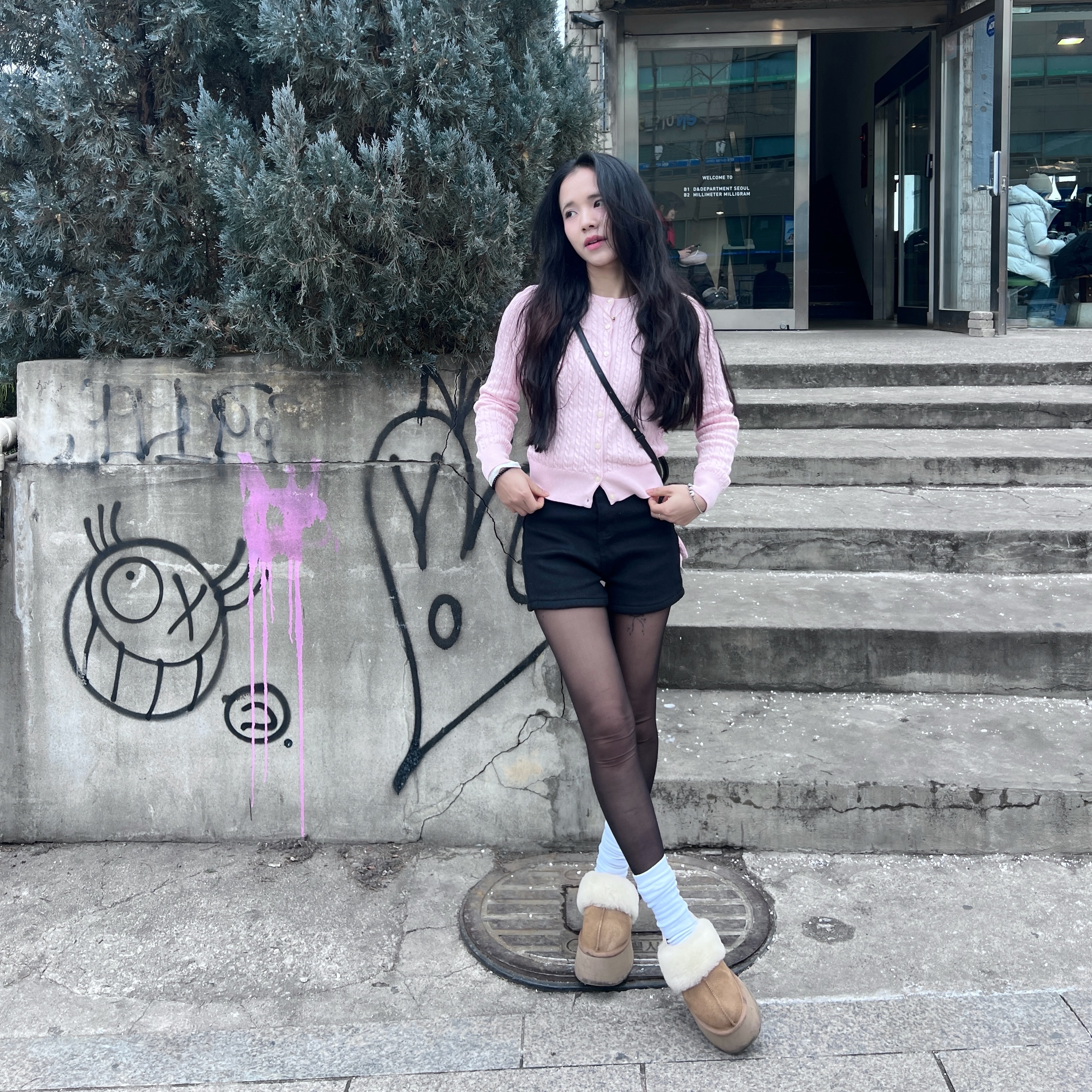 [30% 적립] Polo Ralph Lauren Children Mini Cable Cotton Cardigan Hunter Navy, Jacquemus Le Chiquito Signature Leather Mini Handbag Black 착용 스타일 - 1