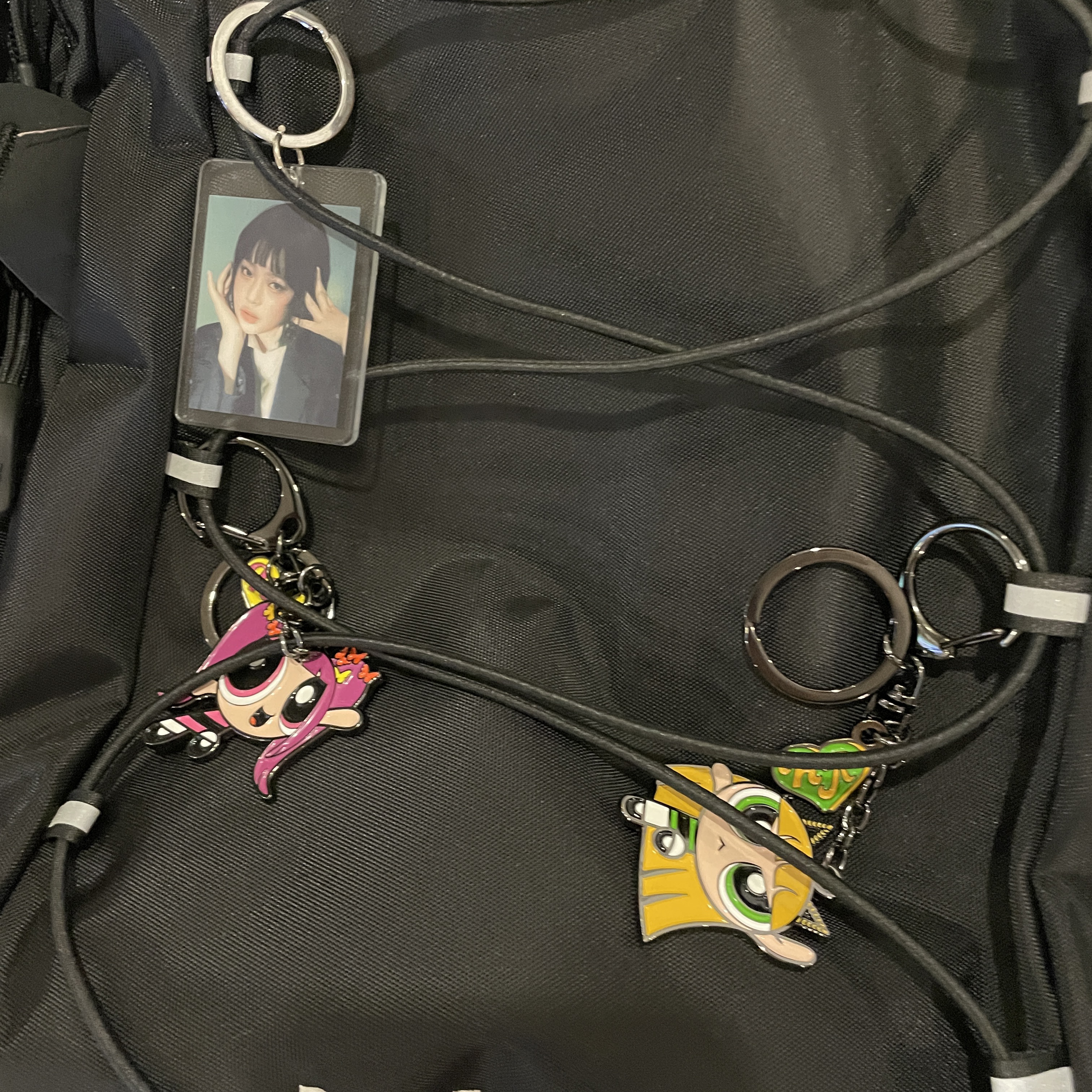 NewJeans x The Powerpuff Girls Metal Keyring Hanni, NewJeans x The Powerpuff Girls Metal Keyring Haerin 착용 스타일