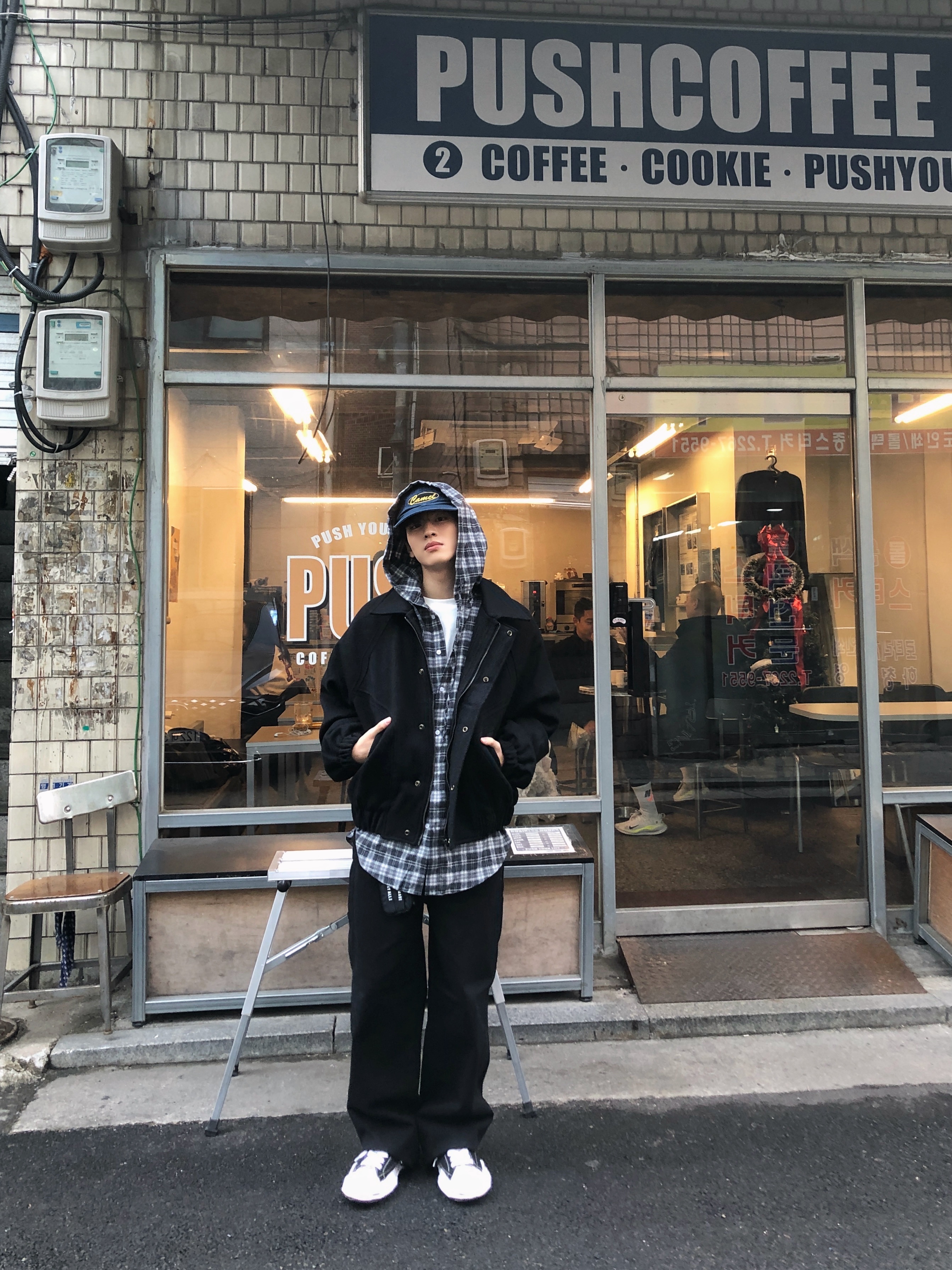 Maison Mihara Yasuhiro Blakey OG Sole Canvas Low-top Sneakers Black White 착용 스타일 - 5