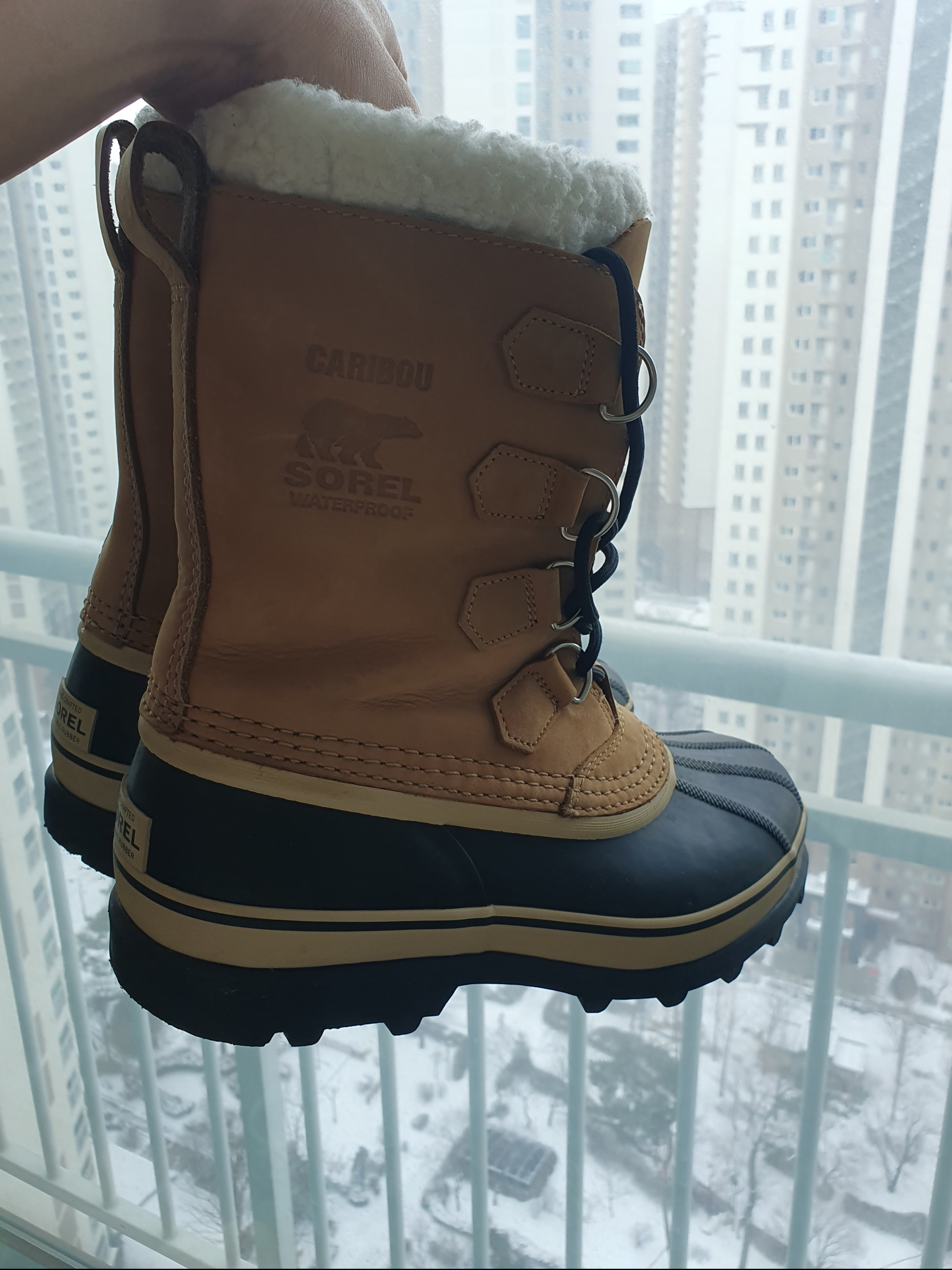 Sorel Caribou Boot Buff, (W) Sorel Caribou Boot Buff 착용 스타일 - 1