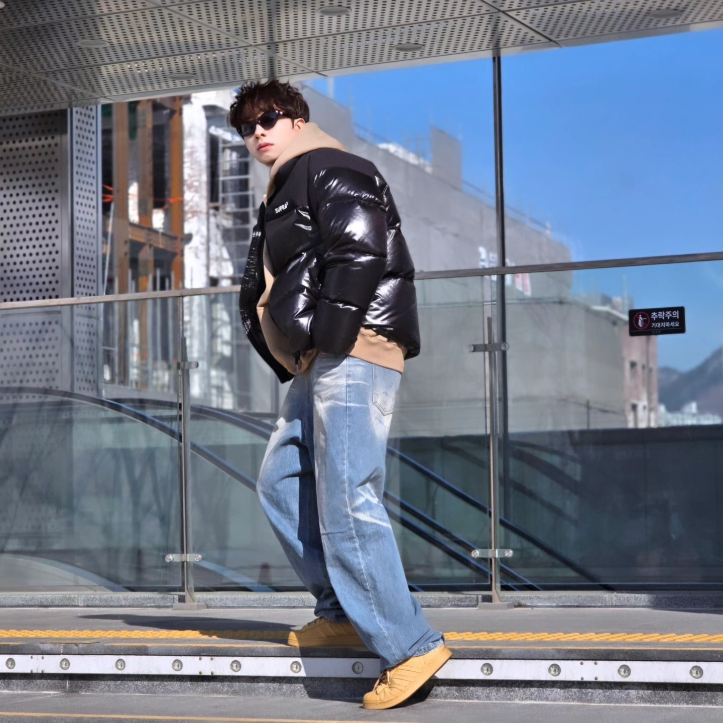 Essentials Hoodie Oak - 22SS, Adidas Superstar Golden Beige 착용 스타일 - 2