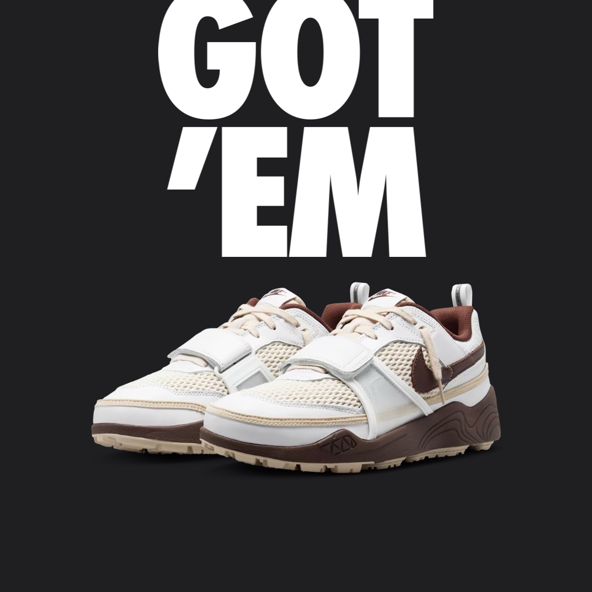Nike x Travis Scott Zoom Field Jaxx White and Light Chocolate 착용 스타일