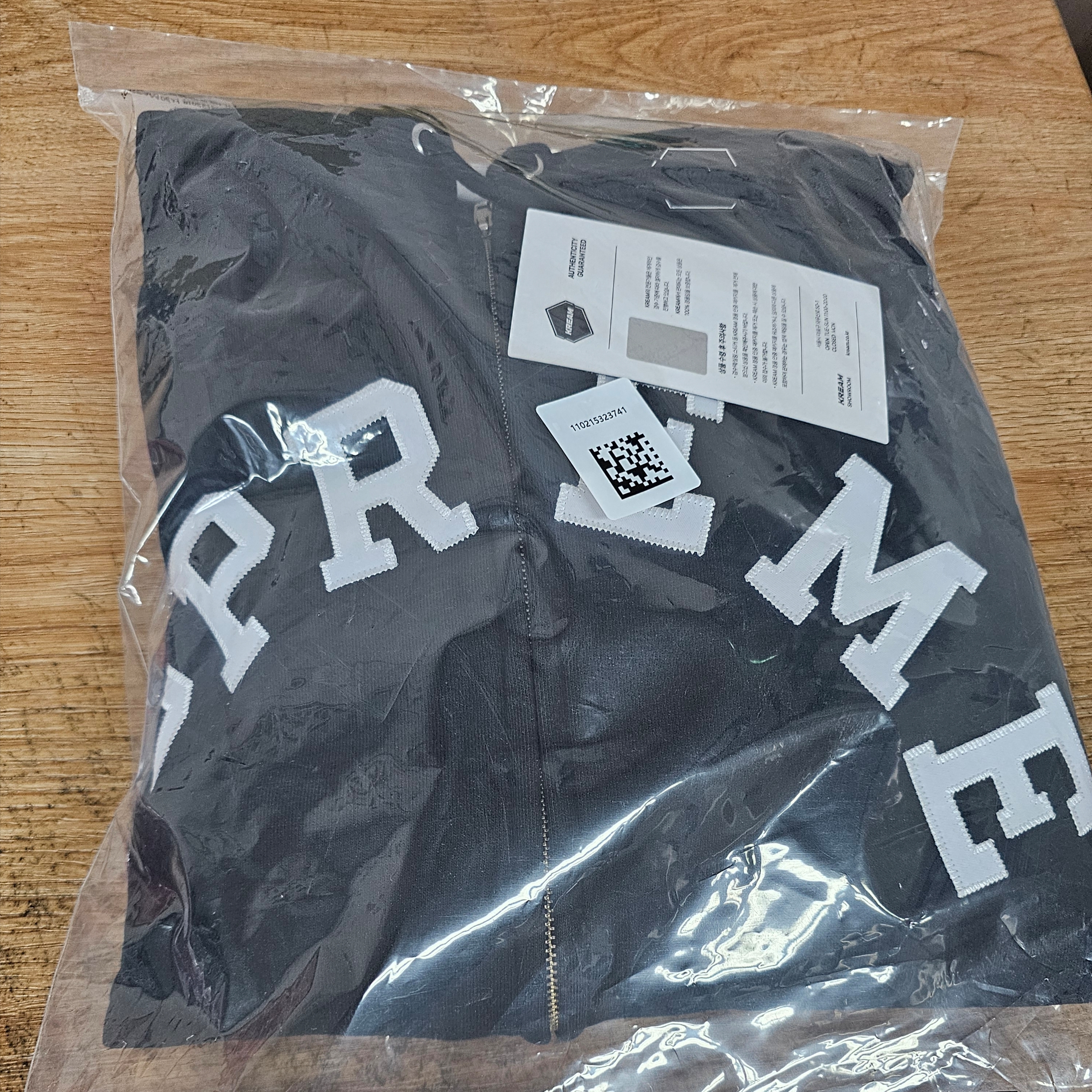 Supreme x Champion Zip Up Hooded Sweatshirt Black - 24SS 착용 스타일