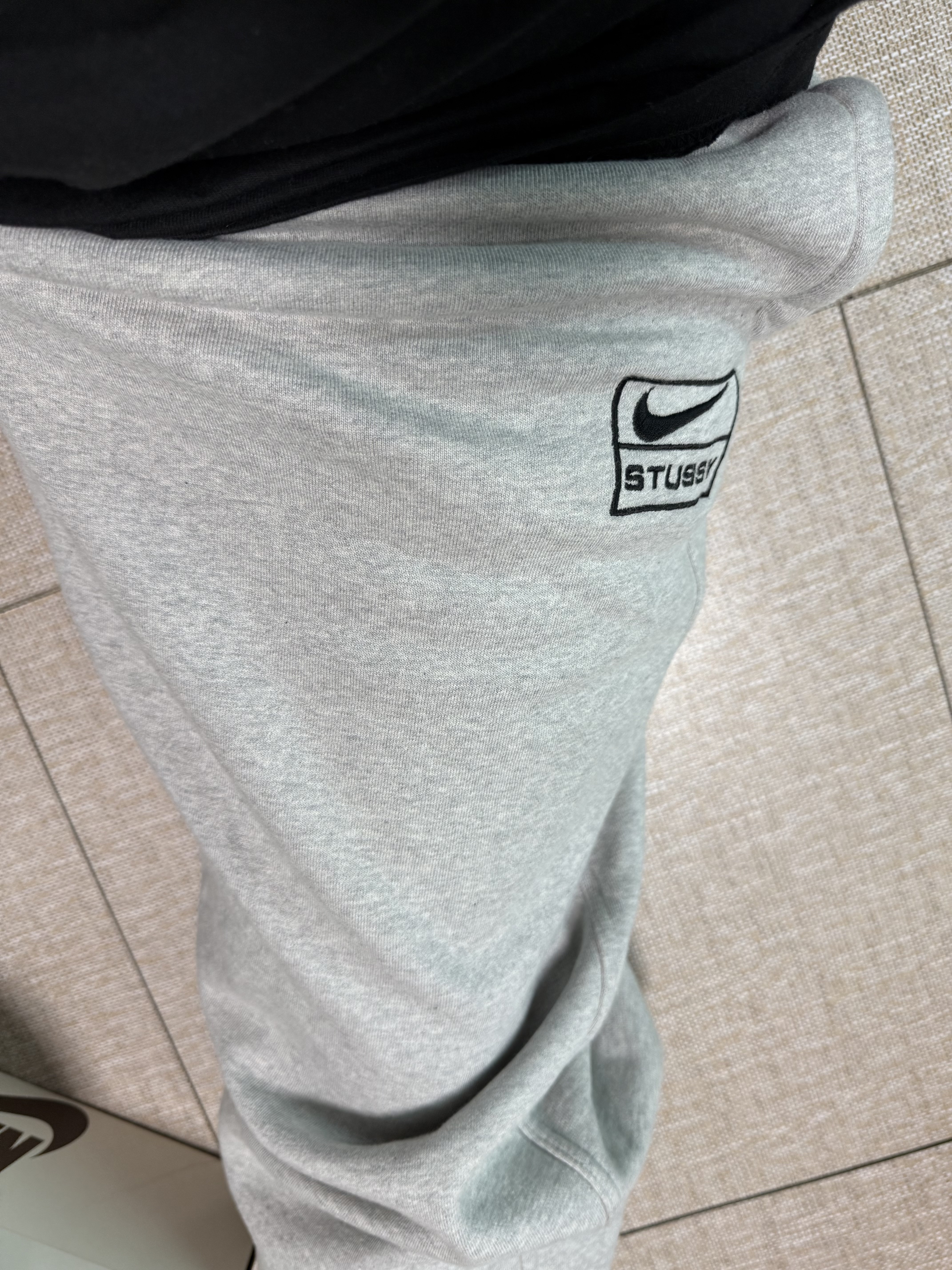 Nike x Stussy Fleece Pants Grey Heather (FN5231-050) 착용 스타일
