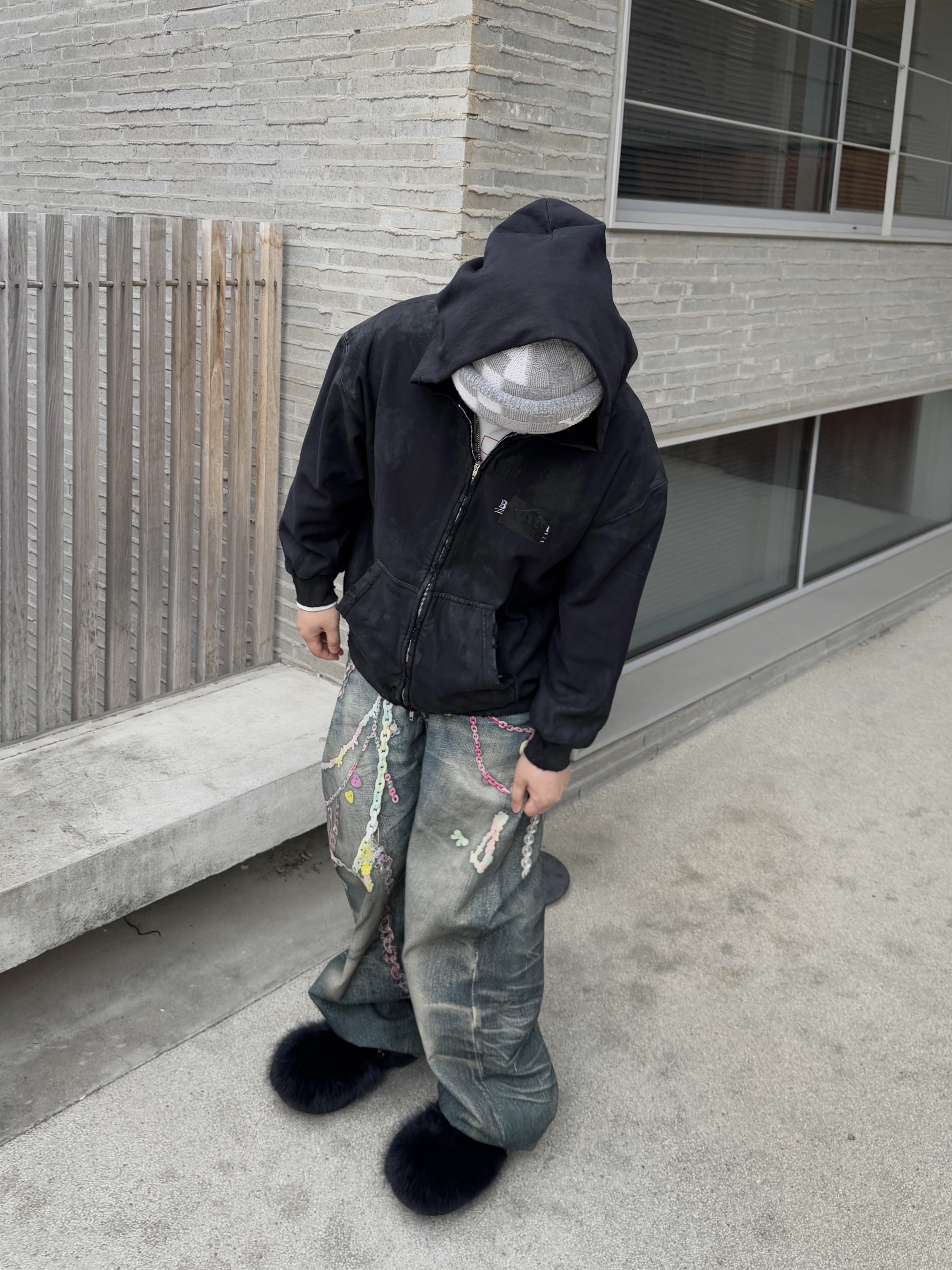 Balenciaga Gaffer Zip-Up Hoodie Small Fit Black 착용 스타일