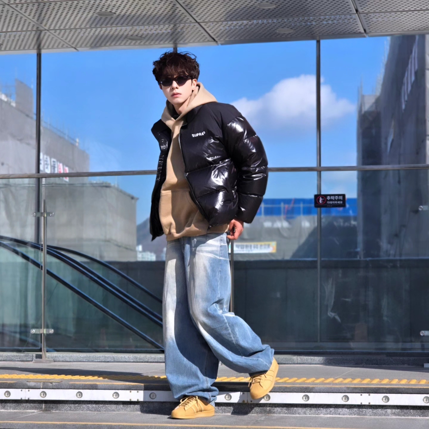 Essentials Hoodie Oak - 22SS, Adidas Superstar Golden Beige 착용 스타일 - 5