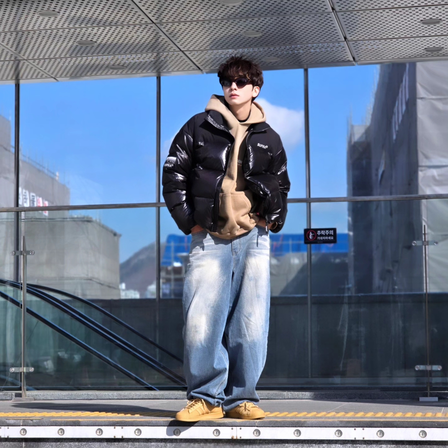 Essentials Hoodie Oak - 22SS, Adidas Superstar Golden Beige 착용 스타일 - 1