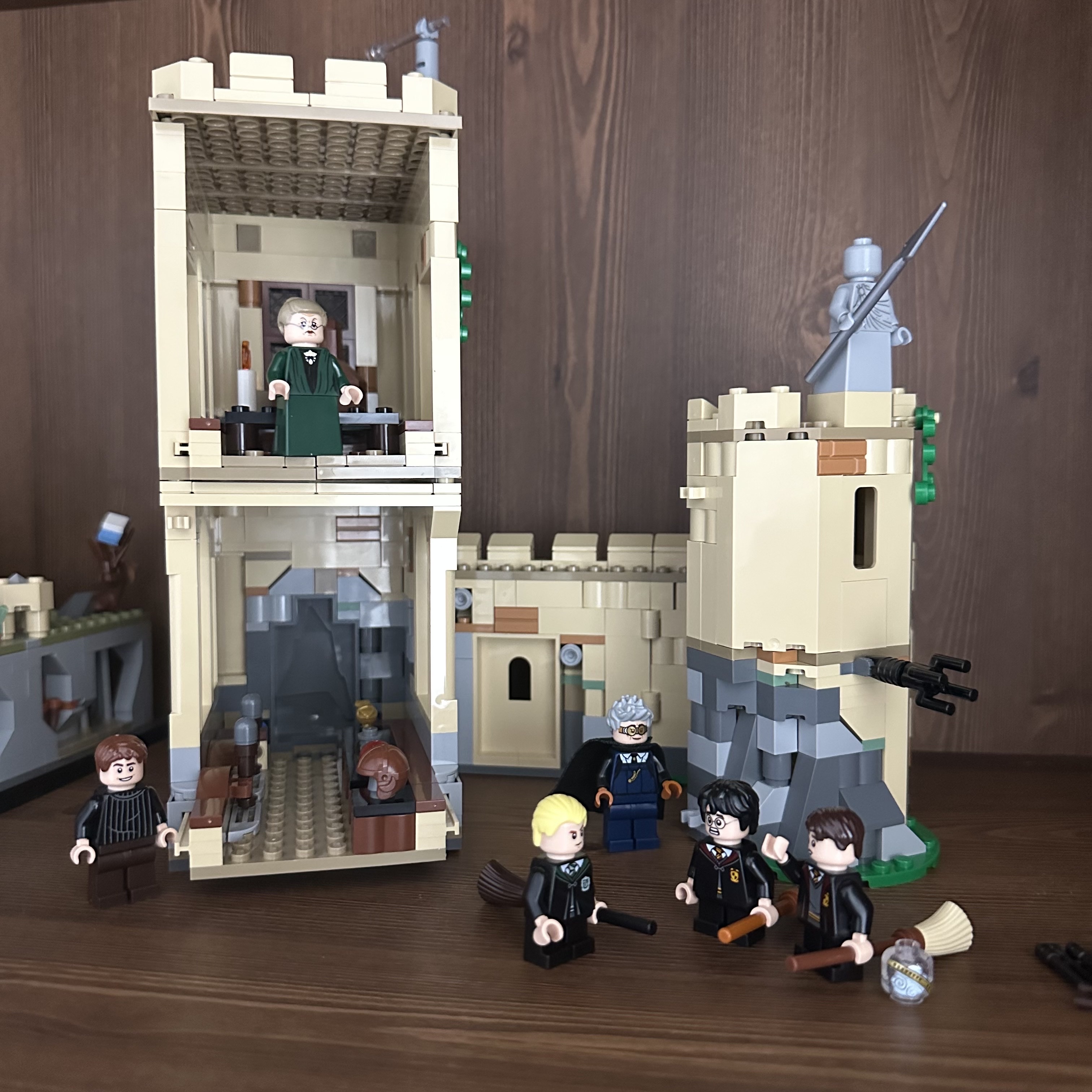 Lego Harry Potter Hogwarts Castle: Flying Lessons 착용 스타일