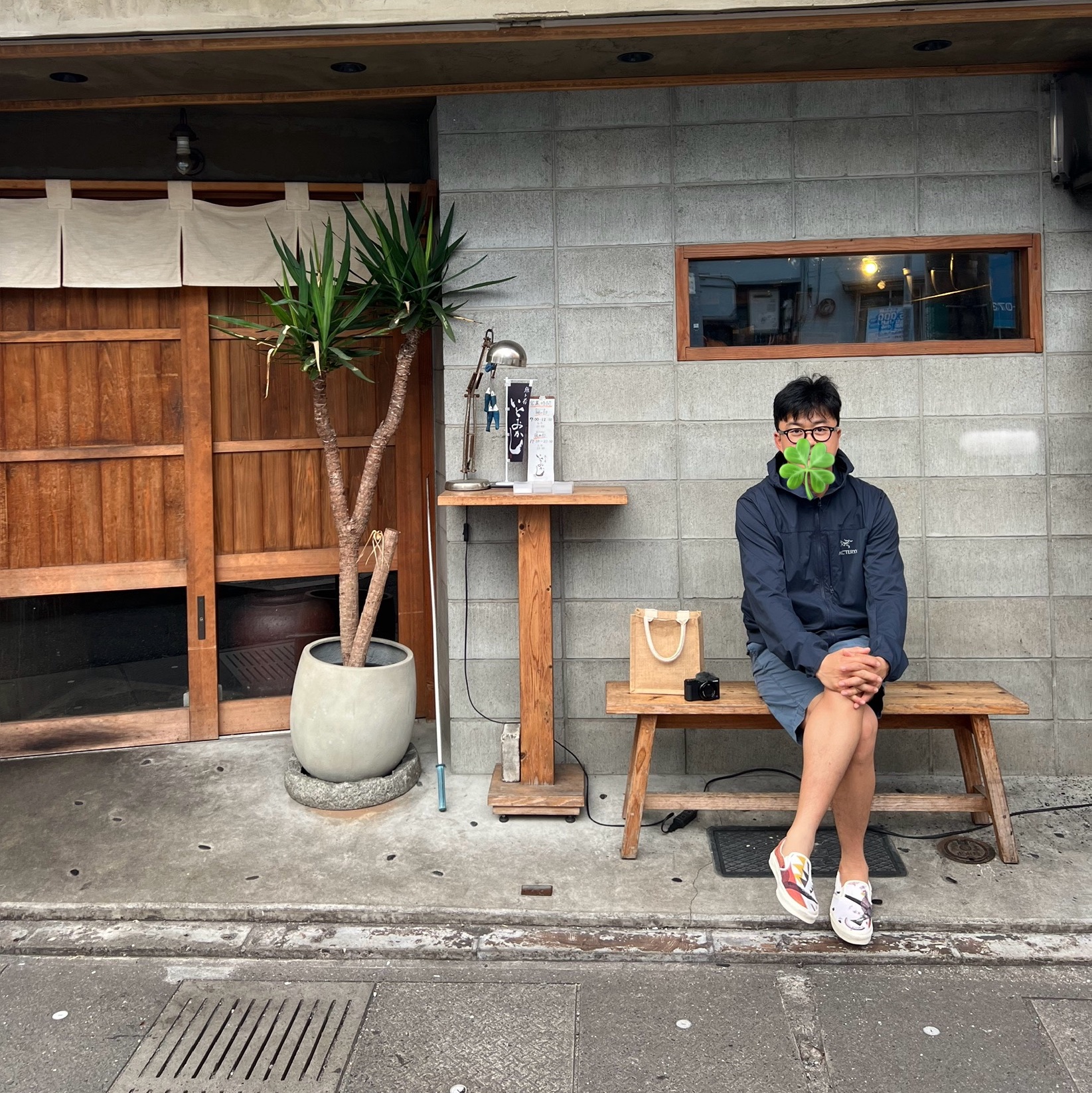 Arc'teryx Squamish Hoody Black Sapphire 착용 스타일